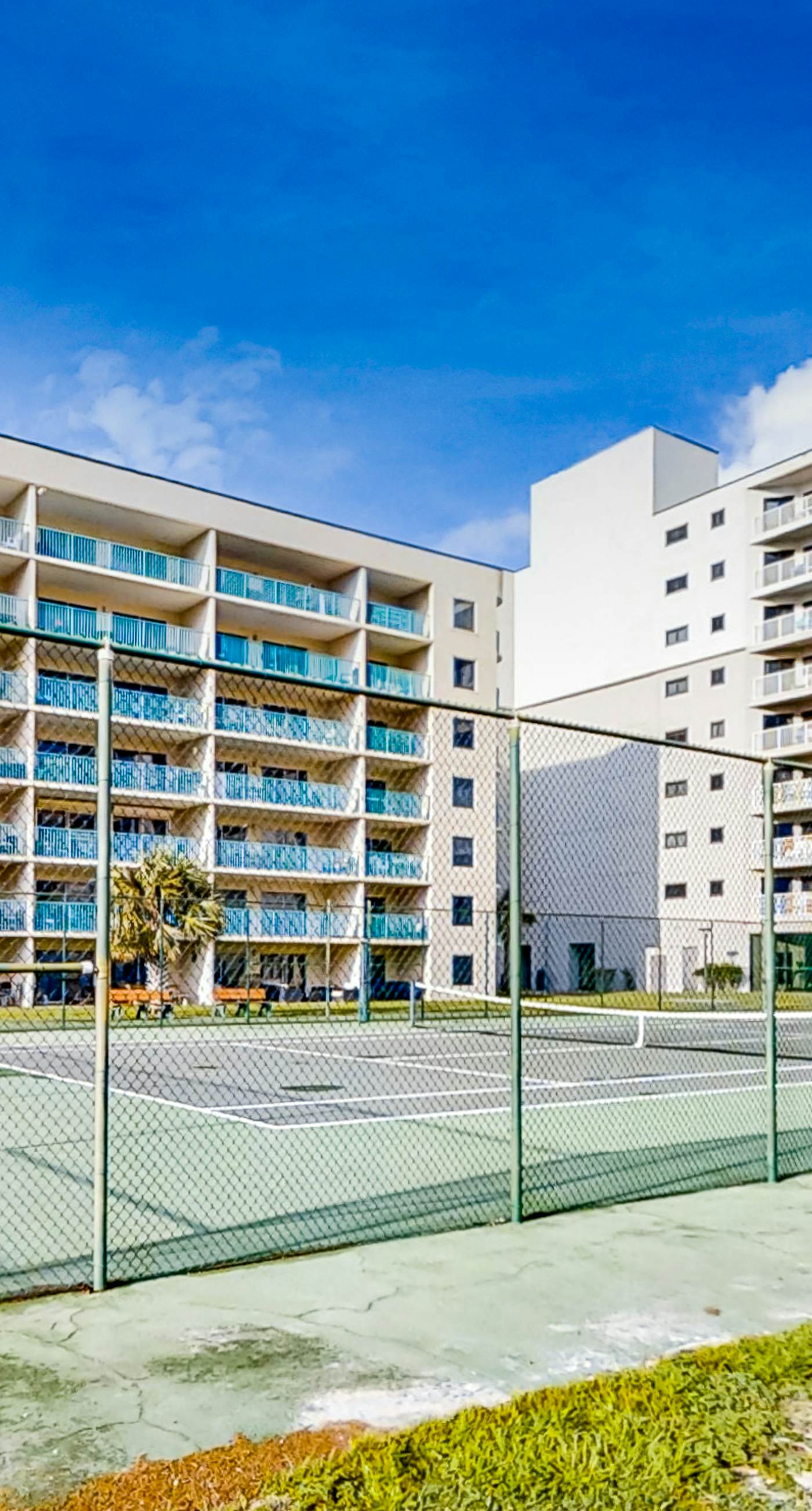 Fifth floor oceanfront studio with central AC, WiFi, pools and gym