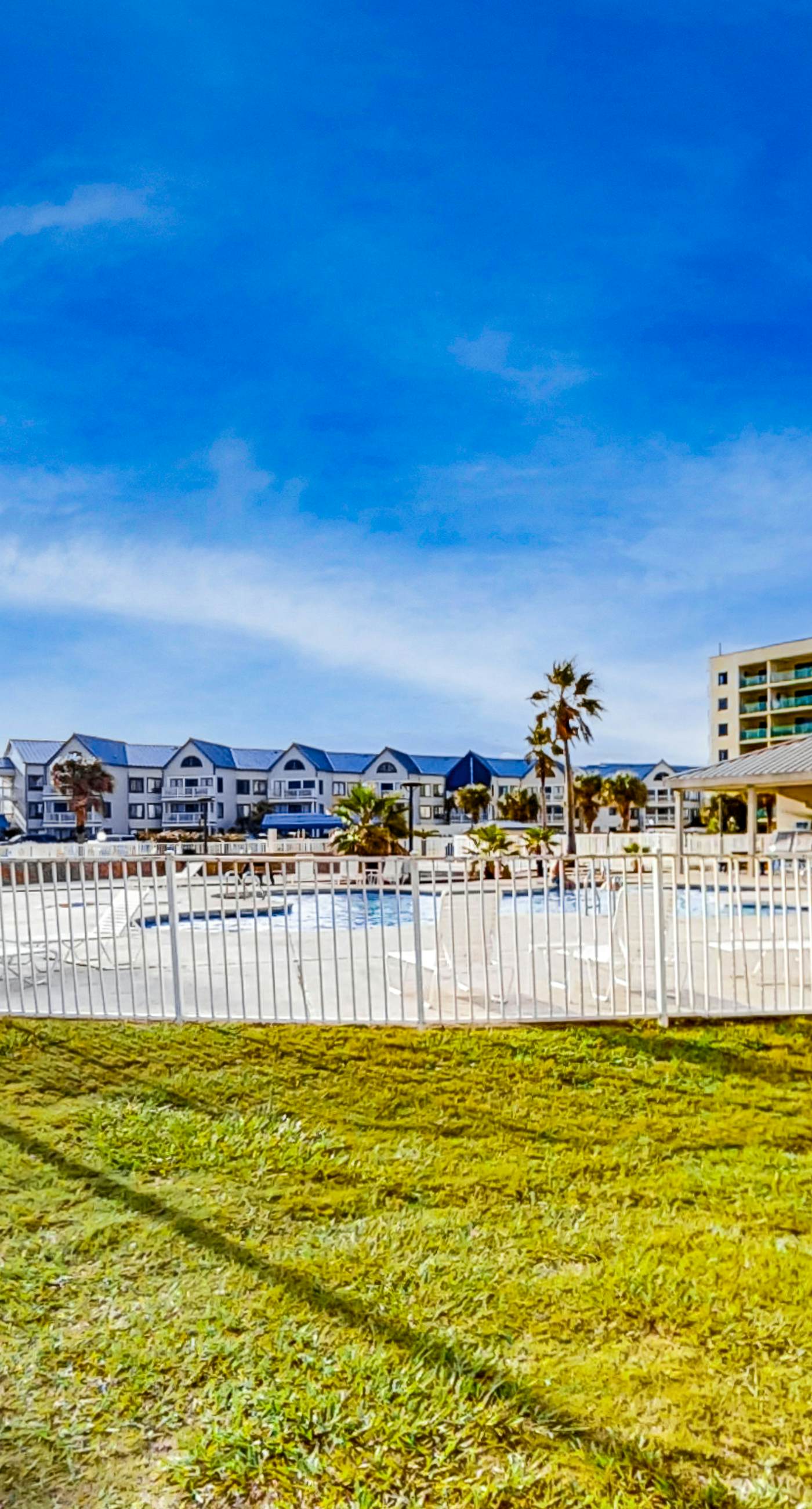 Fifth floor oceanfront studio with central AC, WiFi, pools and gym