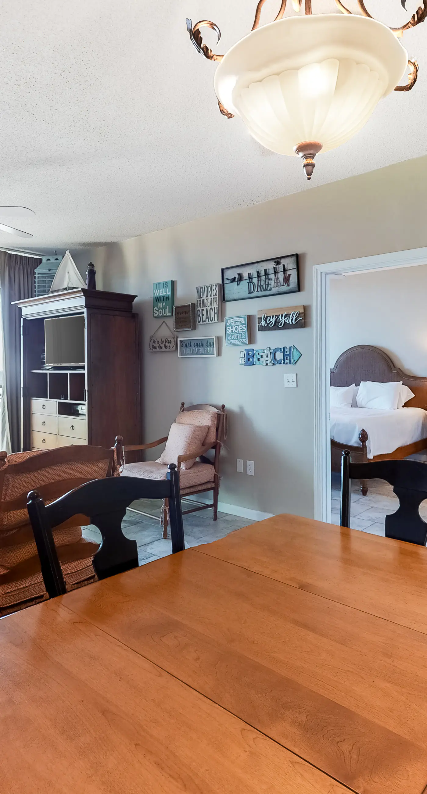 Third-Floor Luxury Condo Near the Beach with Shared Pool, Hot Tub, Free WiFi, AC