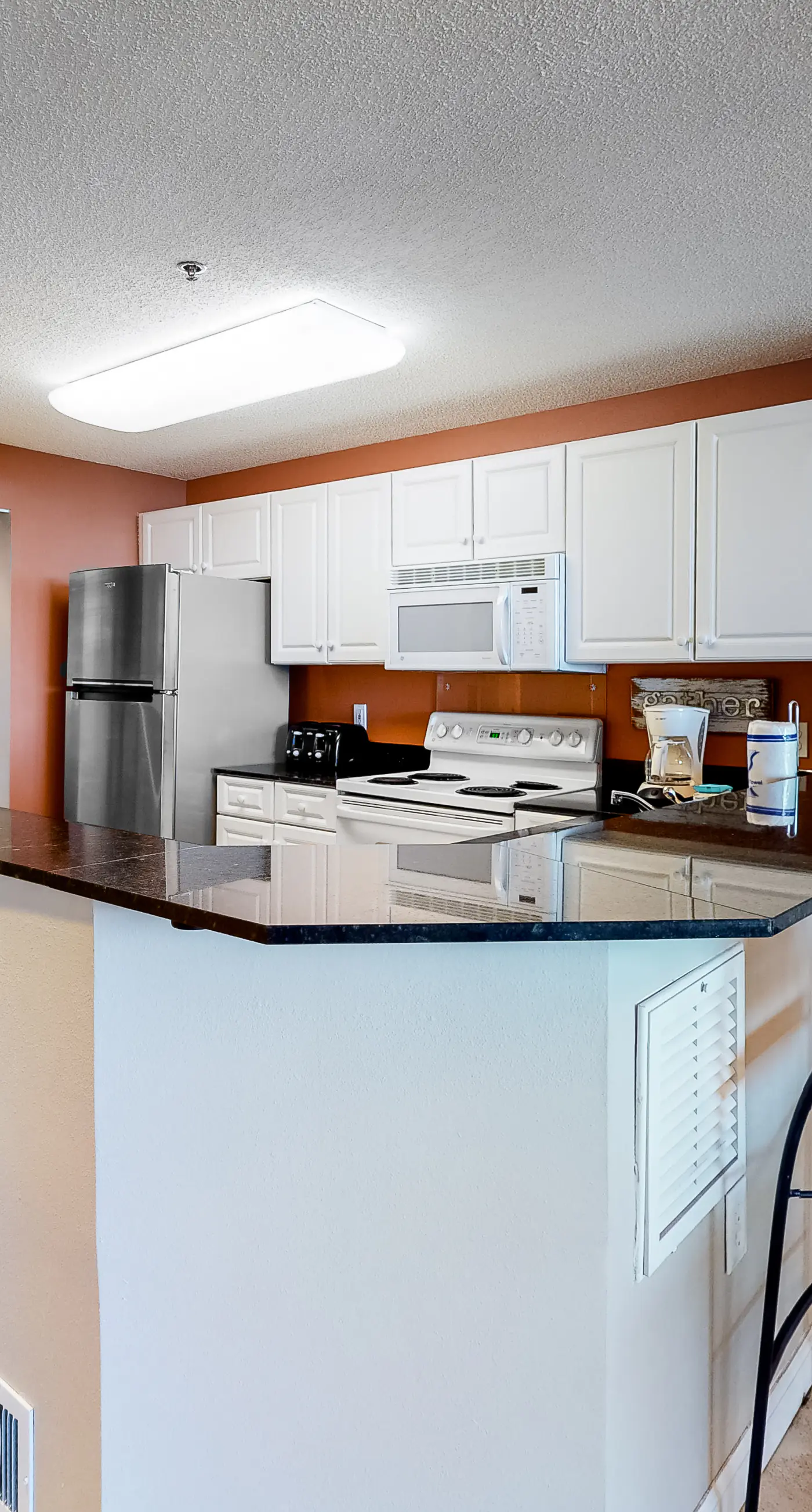 Third-Floor Luxury Condo Near the Beach with Shared Pool, Hot Tub, Free WiFi, AC