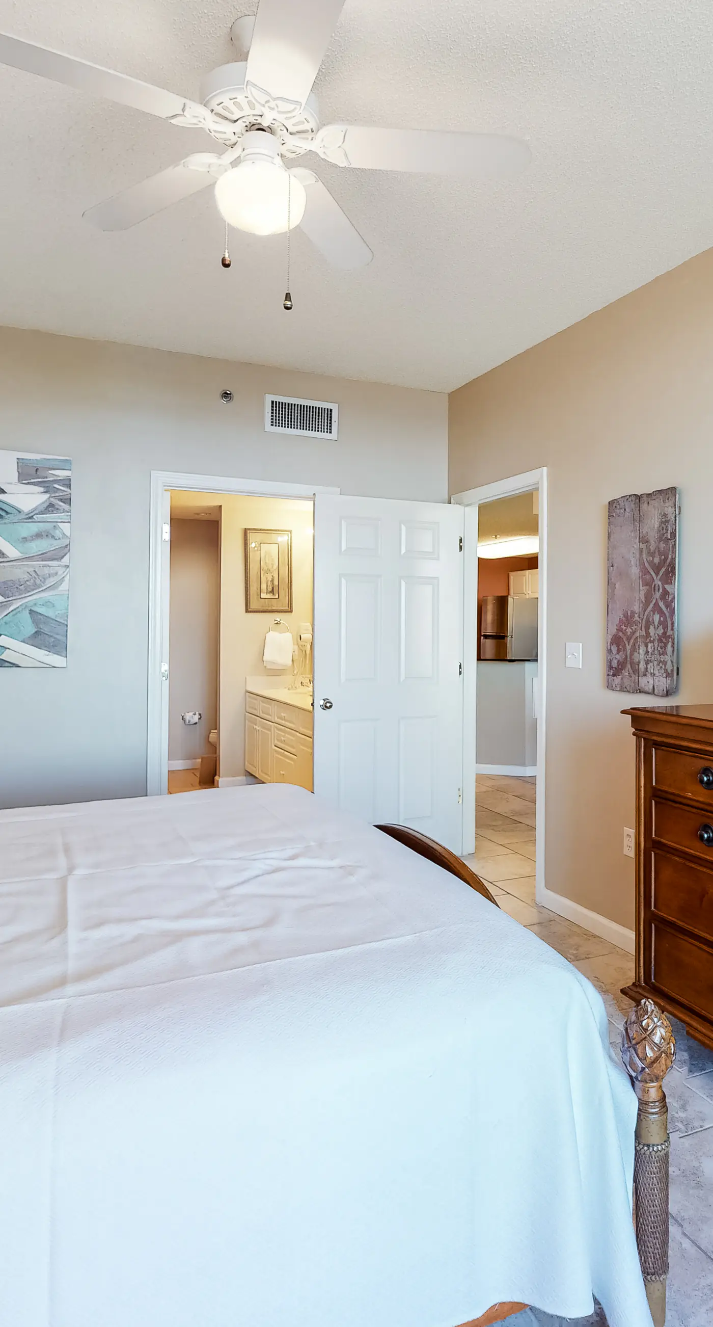 Third-Floor Luxury Condo Near the Beach with Shared Pool, Hot Tub, Free WiFi, AC