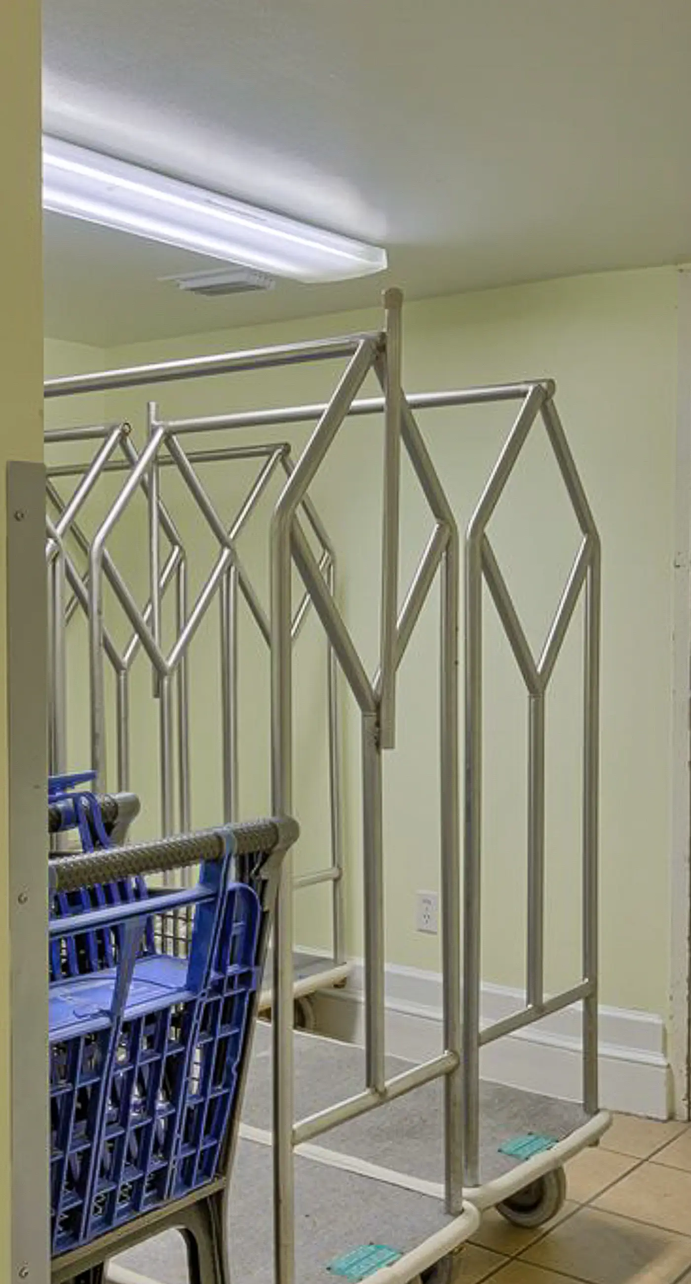 Third-Floor Luxury Condo Near the Beach with Shared Pool, Hot Tub, Free WiFi, AC