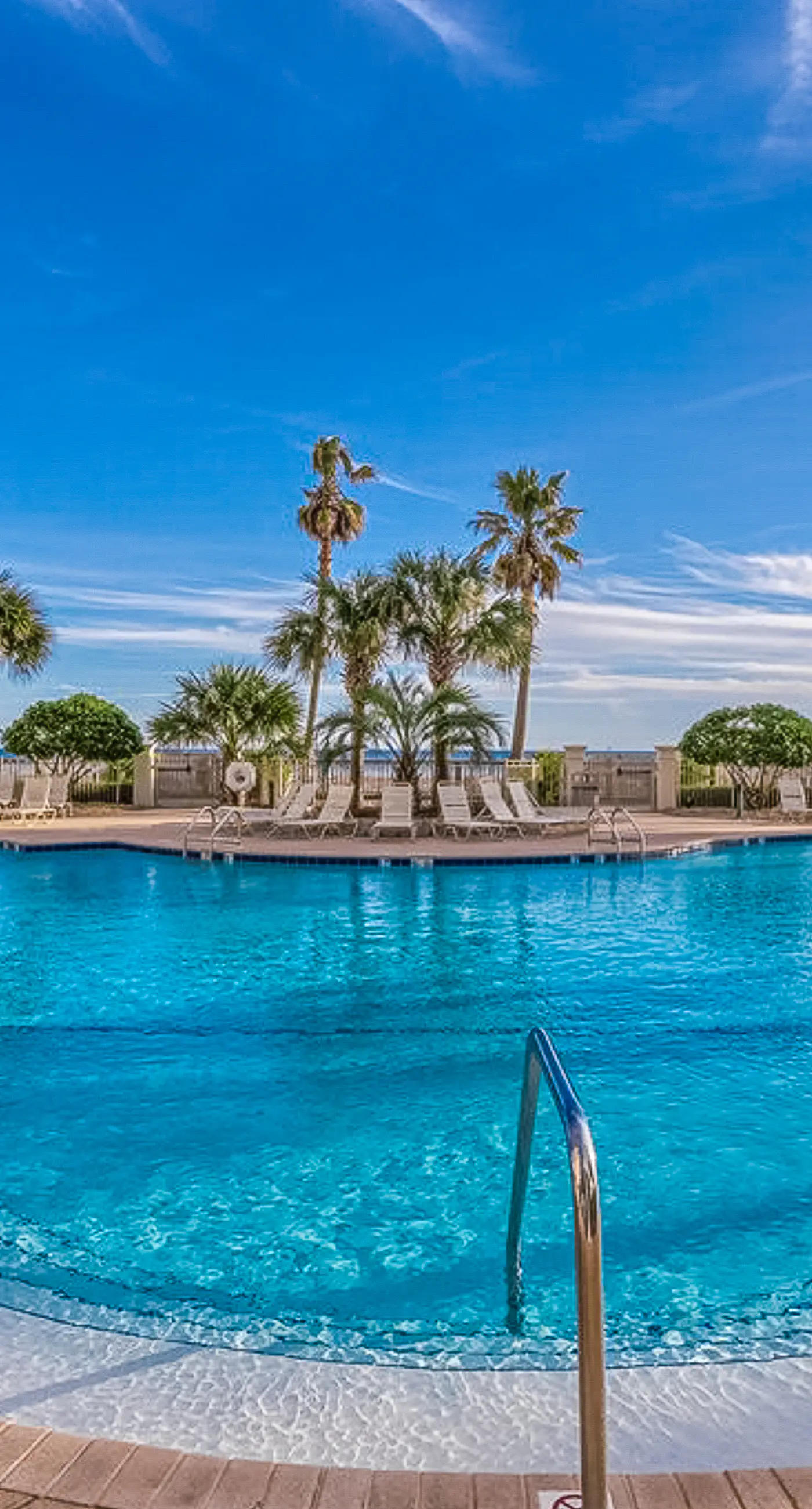 Third-Floor Luxury Condo Near the Beach with Shared Pool, Hot Tub, Free WiFi, AC