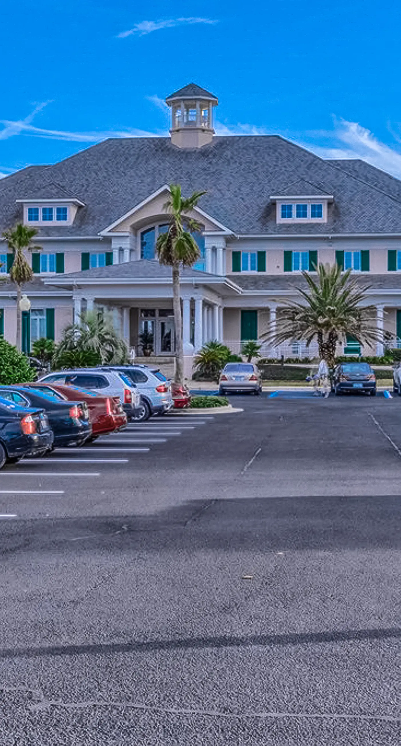 Third-Floor Luxury Condo Near the Beach with Shared Pool, Hot Tub, Free WiFi, AC