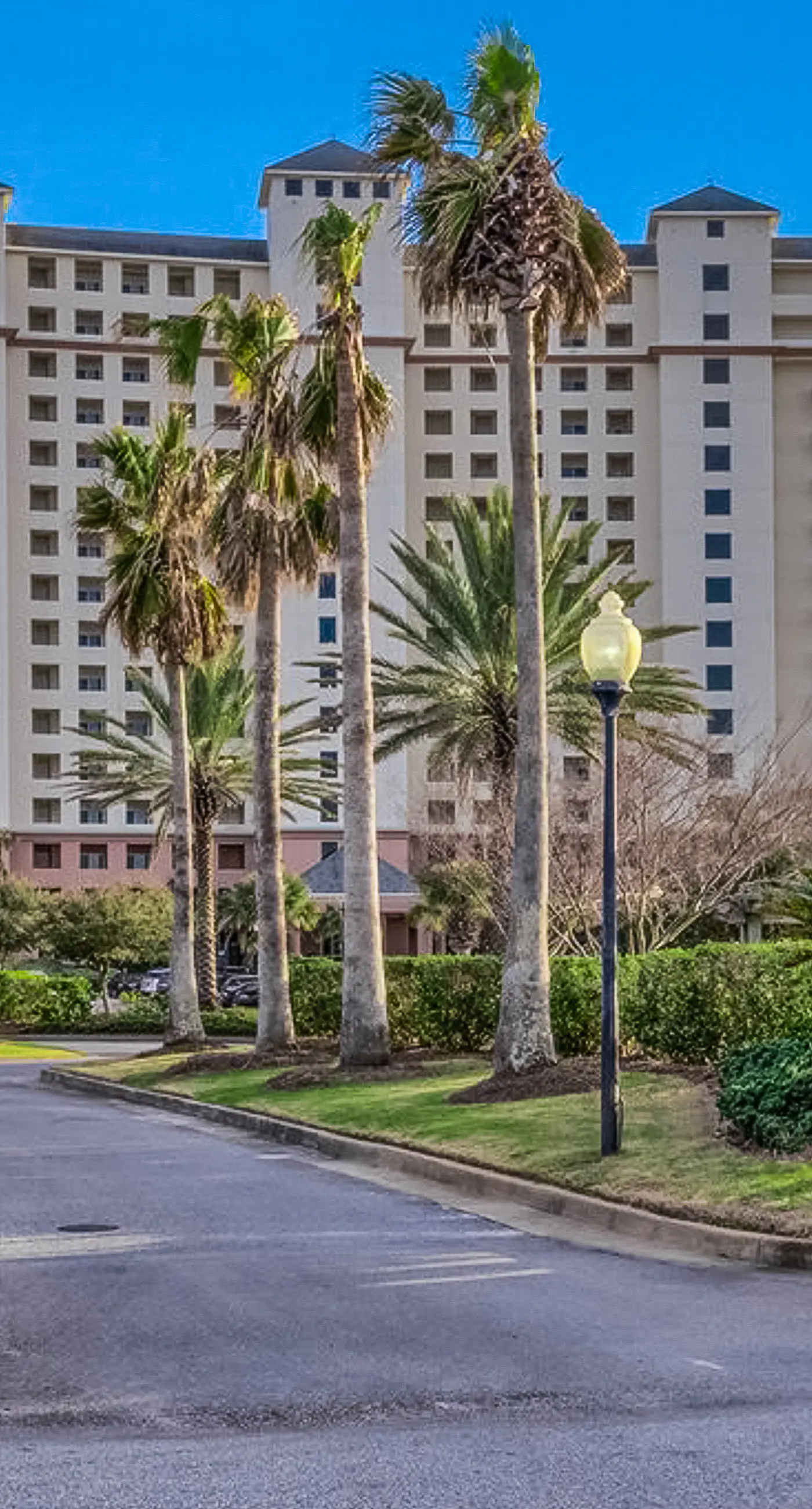 Third-Floor Luxury Condo Near the Beach with Shared Pool, Hot Tub, Free WiFi, AC