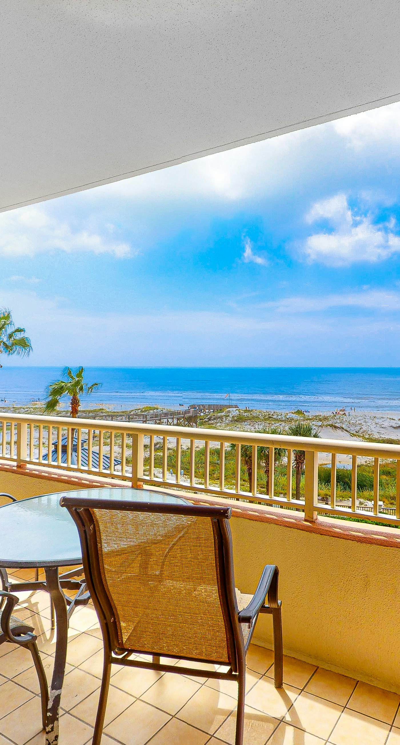 Spacious and Conveniently Located Condo Near Beach with Shared Pool & Hot Tub