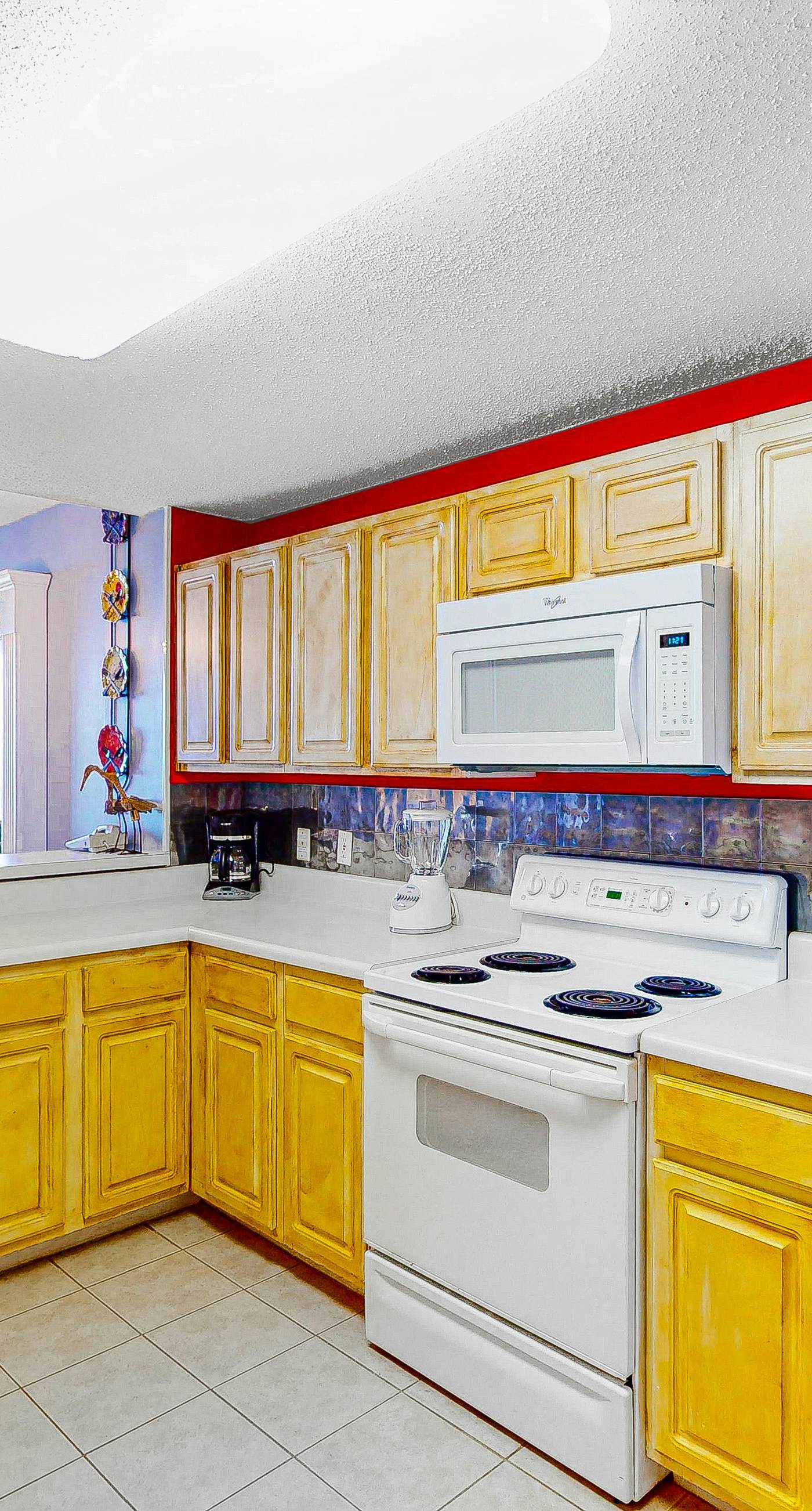 Spacious and Conveniently Located Condo Near Beach with Shared Pool & Hot Tub