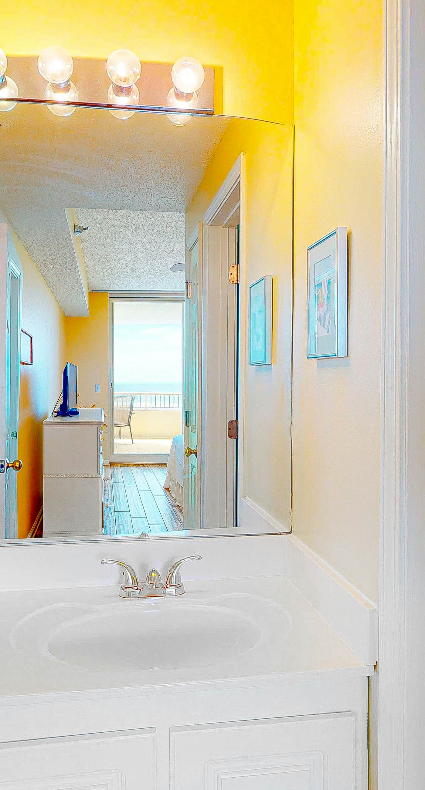 Spacious and Conveniently Located Condo Near Beach with Shared Pool & Hot Tub