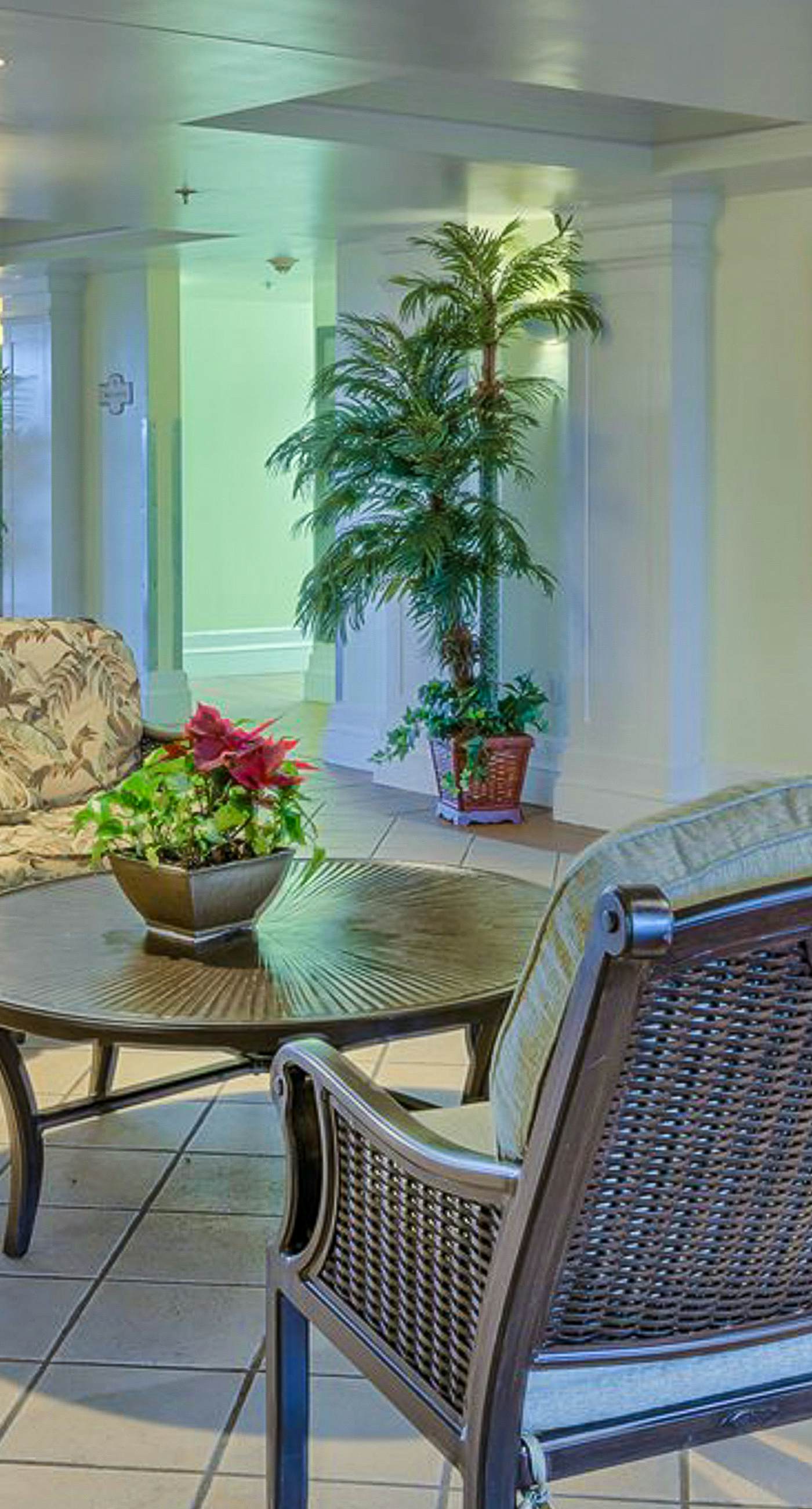 Spacious and Conveniently Located Condo Near Beach with Shared Pool & Hot Tub