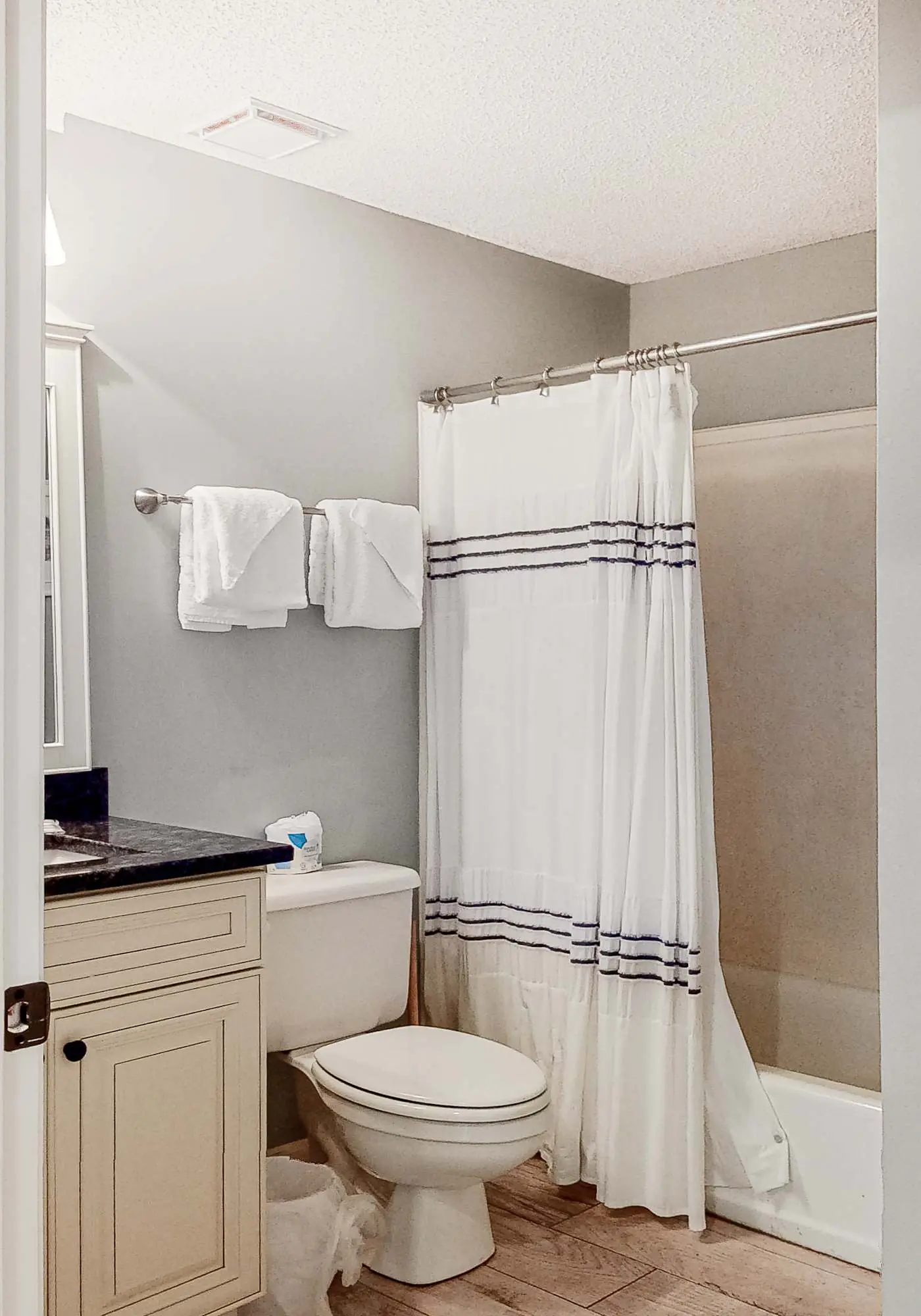 Beautiful Home Nestled Between Bay and Gulf with Shared Hot Tub, Pool, Free WiFi