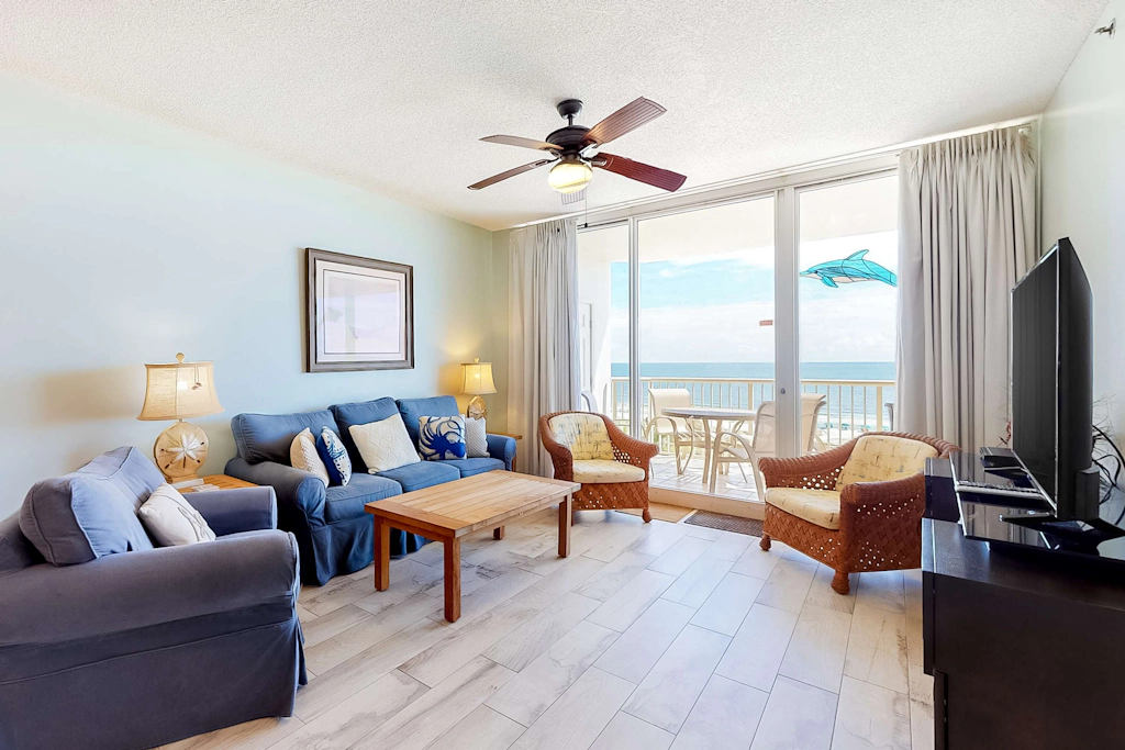 Beautiful Home Nestled Between Bay and Gulf with Shared Hot Tub, Pool, Free WiFi
