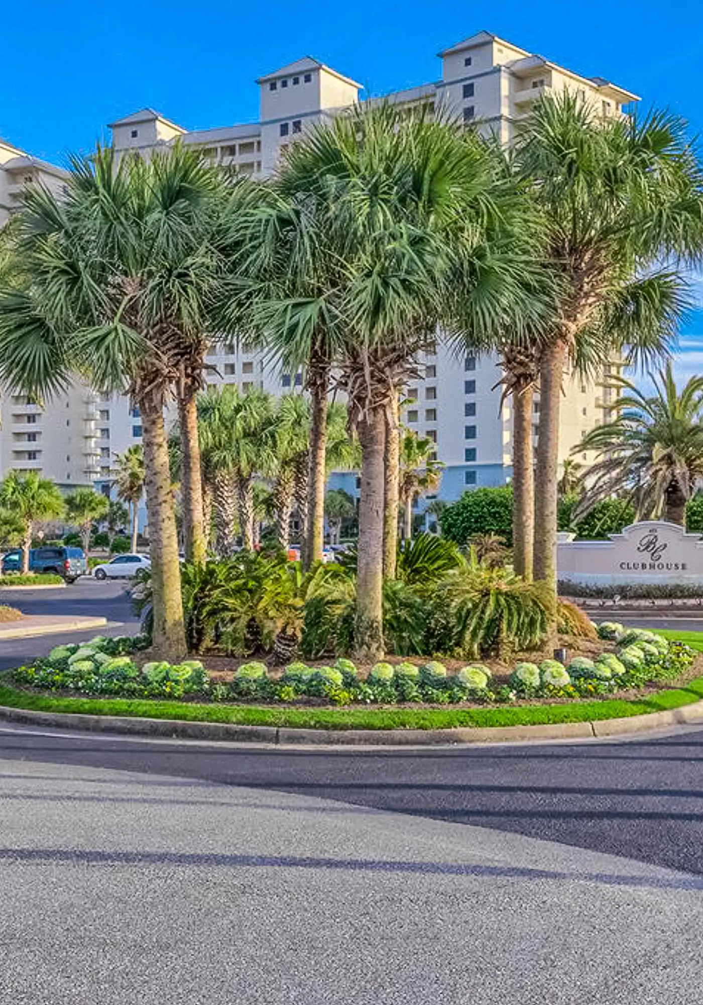 Beautiful Home Nestled Between Bay and Gulf with Shared Hot Tub, Pool, Free WiFi