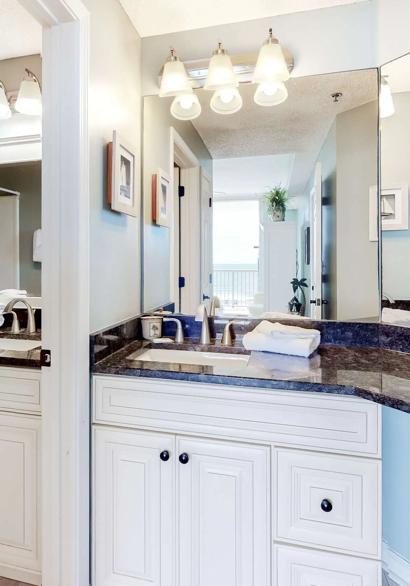 Beautiful Home Nestled Between Bay and Gulf with Shared Hot Tub, Pool, Free WiFi