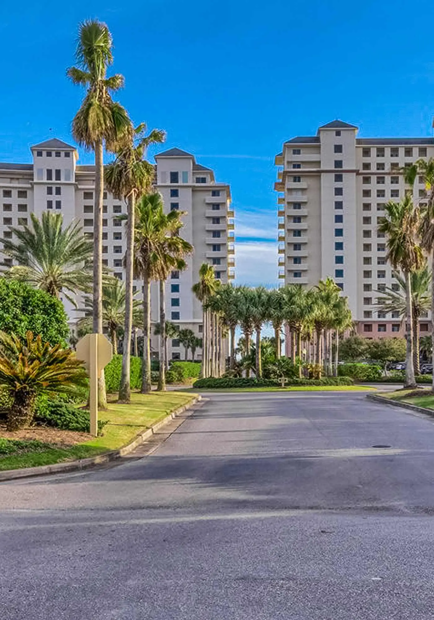 Beautiful Home Nestled Between Bay and Gulf with Shared Hot Tub, Pool, Free WiFi