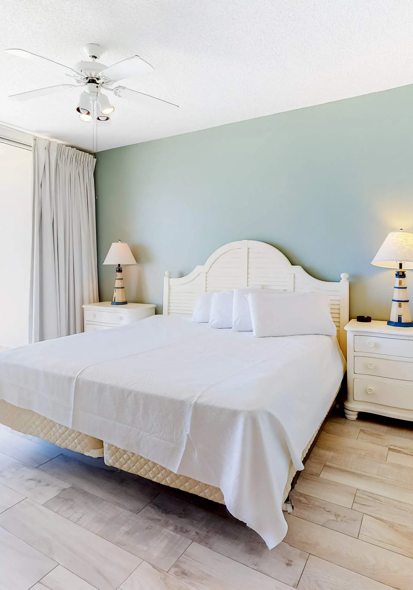 Beautiful Home Nestled Between Bay and Gulf with Shared Hot Tub, Pool, Free WiFi