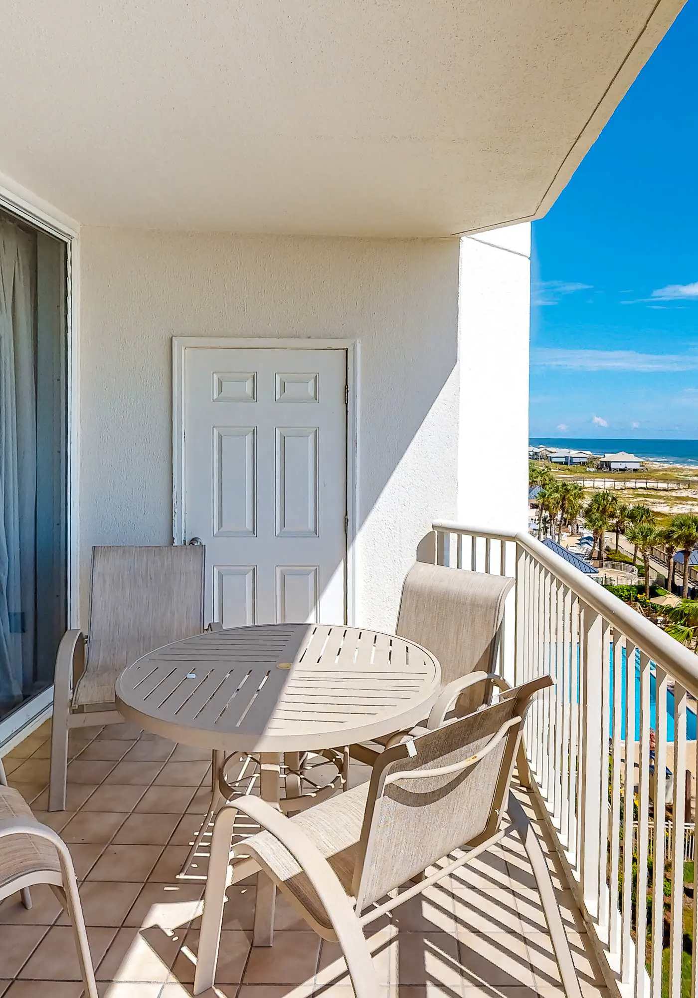 Beautiful Home Nestled Between Bay and Gulf with Shared Hot Tub, Pool, Free WiFi