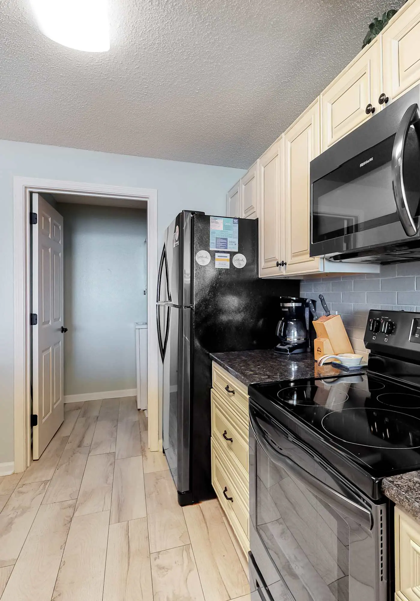 Beautiful Home Nestled Between Bay and Gulf with Shared Hot Tub, Pool, Free WiFi