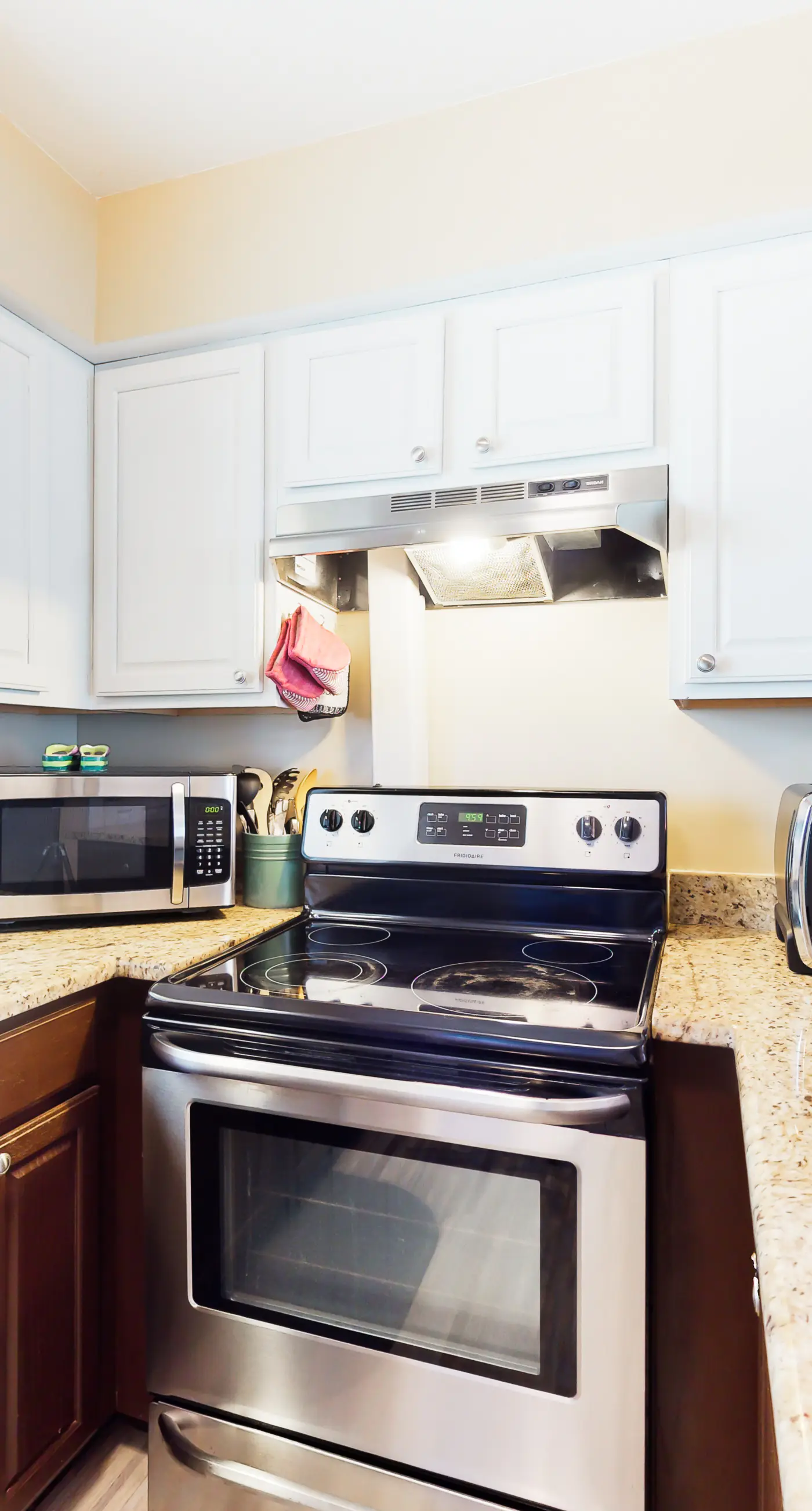 Dog-friendly townhome with Gulf views, balconies, pool, W/D, & AC - snowbirds OK