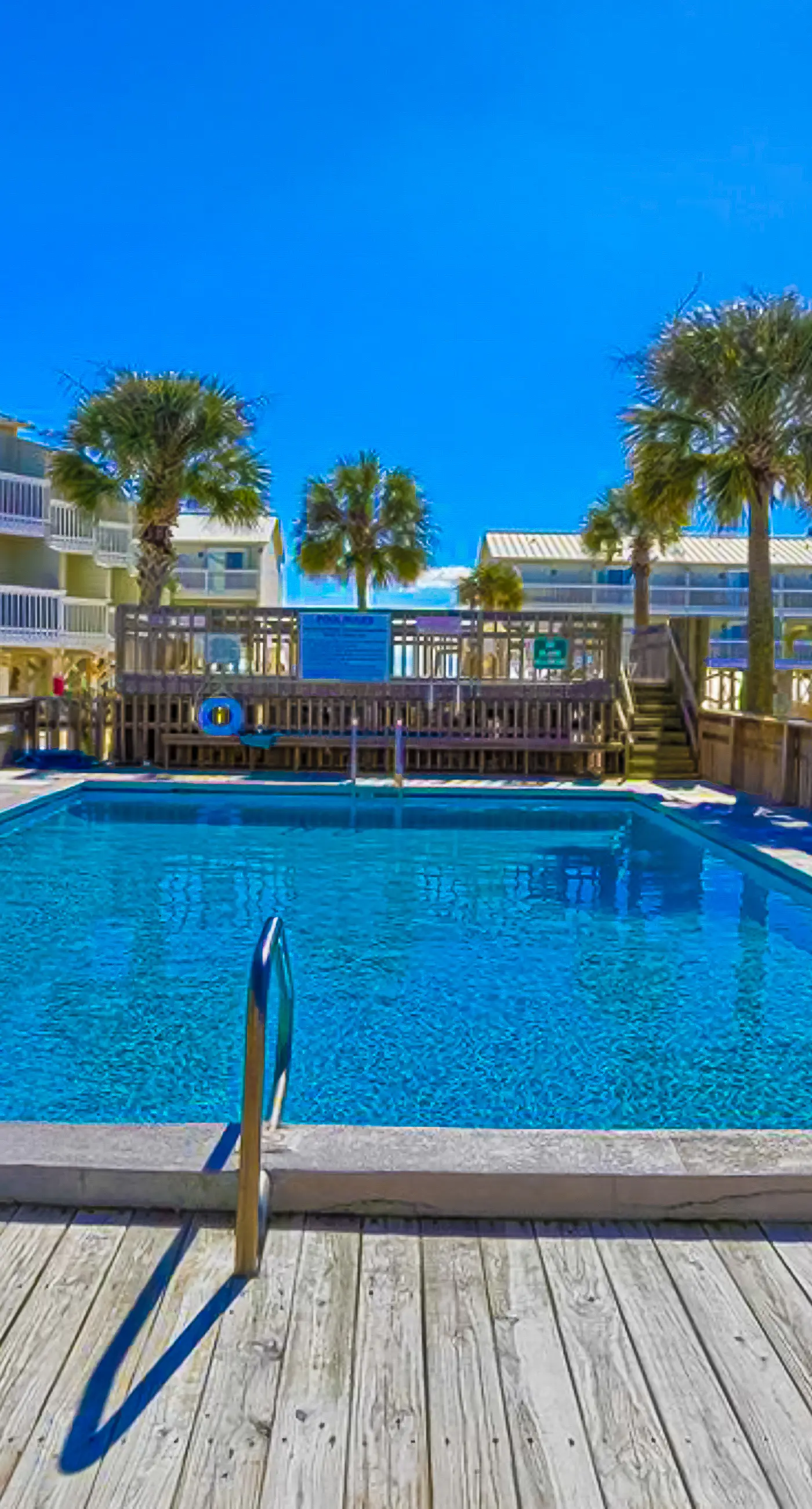 Dog-friendly townhome with Gulf views, balconies, pool, W/D, & AC - snowbirds OK