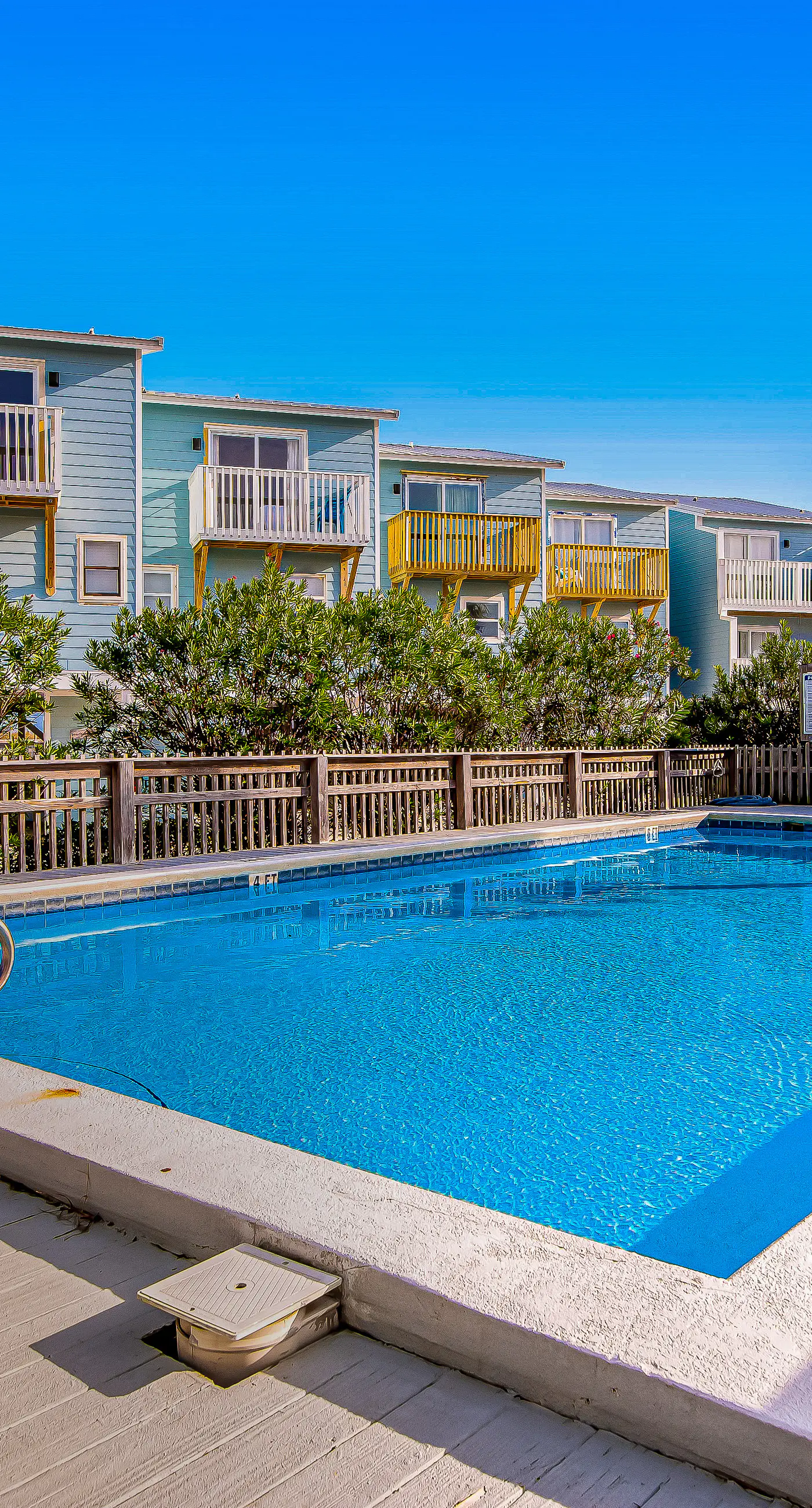 Dog-friendly townhome with Gulf views, balconies, pool, W/D, & AC - snowbirds OK