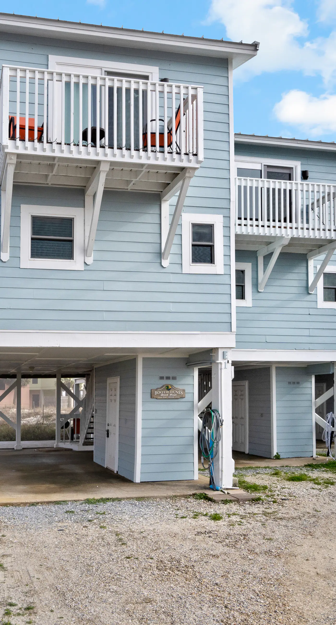 Dog-friendly townhome with Gulf views, balconies, pool, W/D, & AC - snowbirds OK