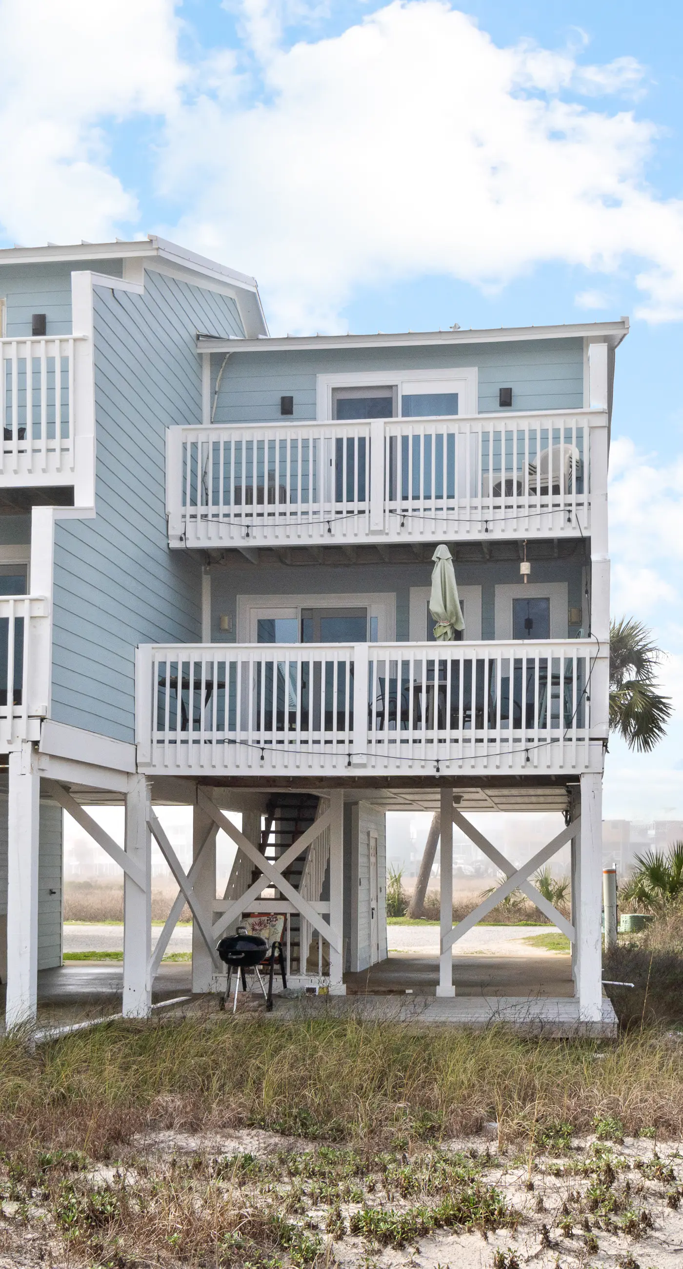Dog-friendly townhome with Gulf views, balconies, pool, W/D, & AC - snowbirds OK