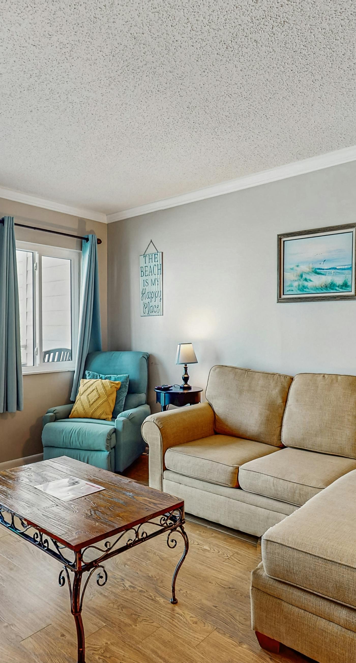 Spacious condo with balcony and shared pools and tennis, on-site golfing