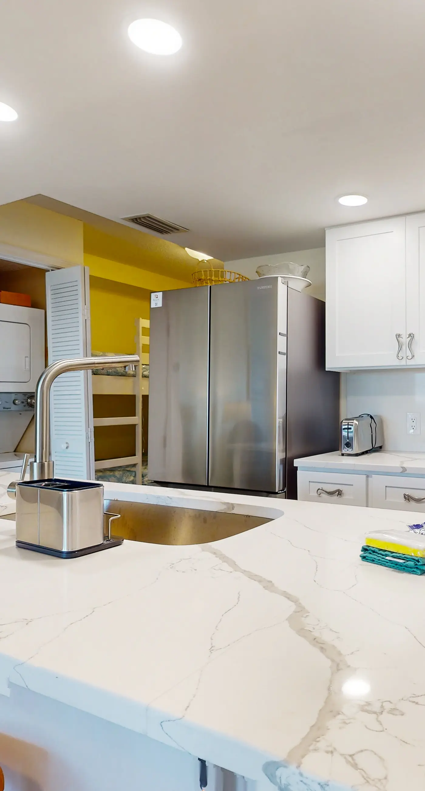 Family friendly condo in Fort Morgan with ocean views