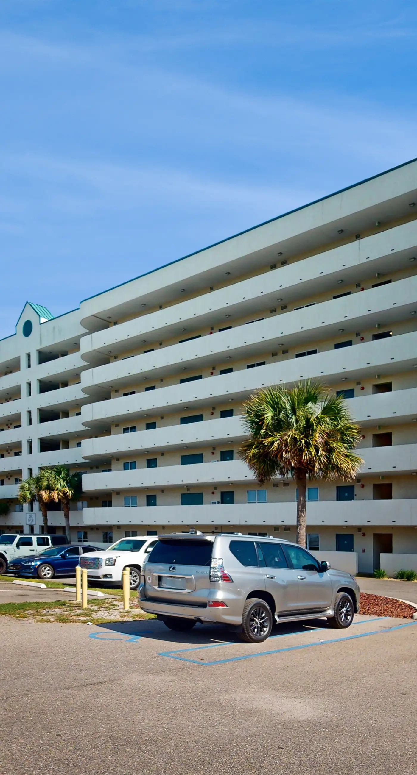 Family friendly condo in Fort Morgan with ocean views