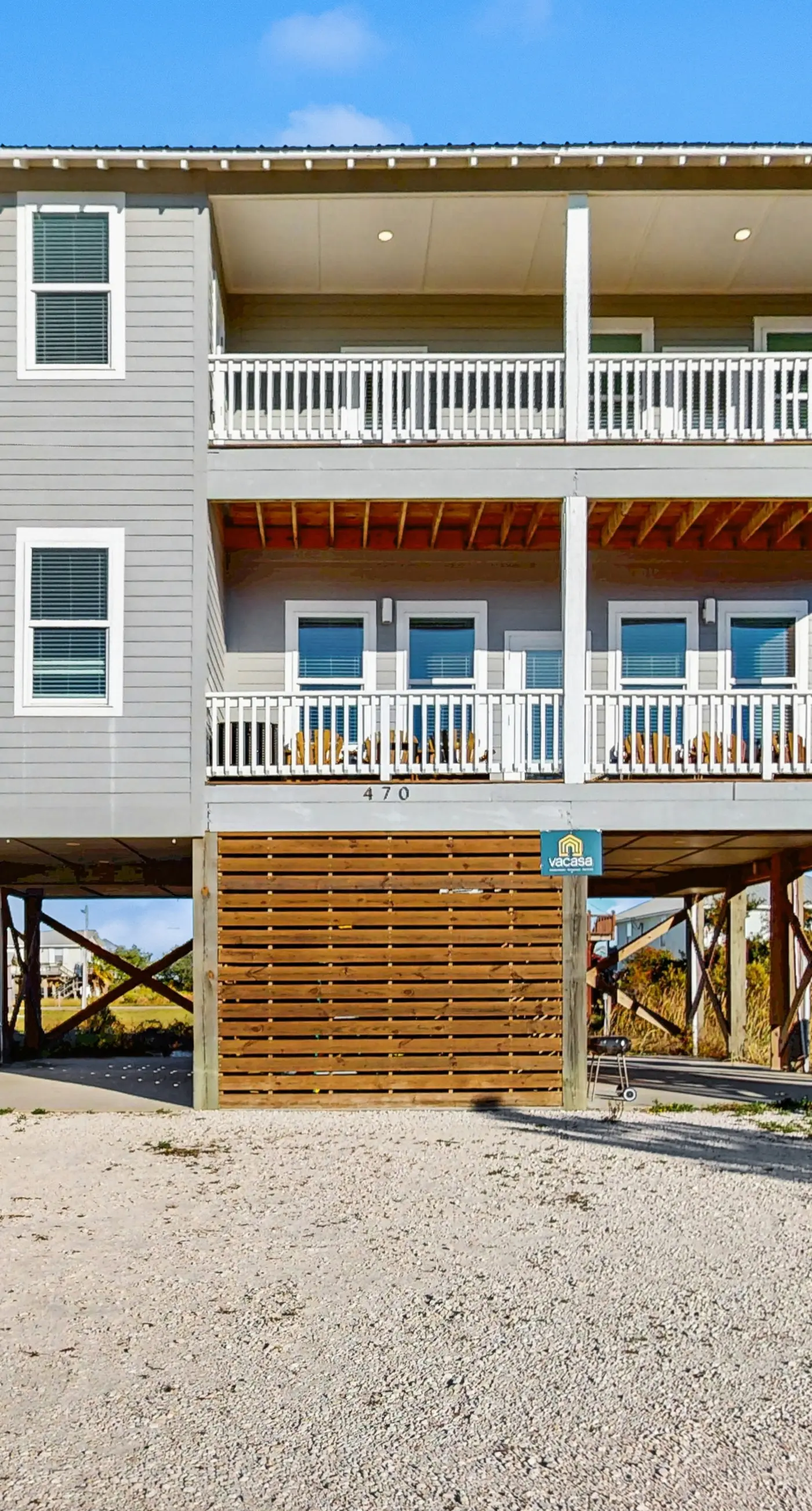 Dog friendly home with shared pool, hot tub and private washer and dryer