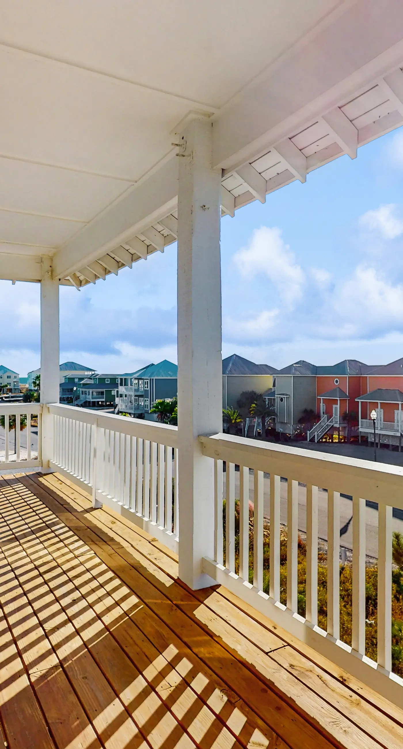 Dog friendly home with shared pool, hot tub and private washer and dryer