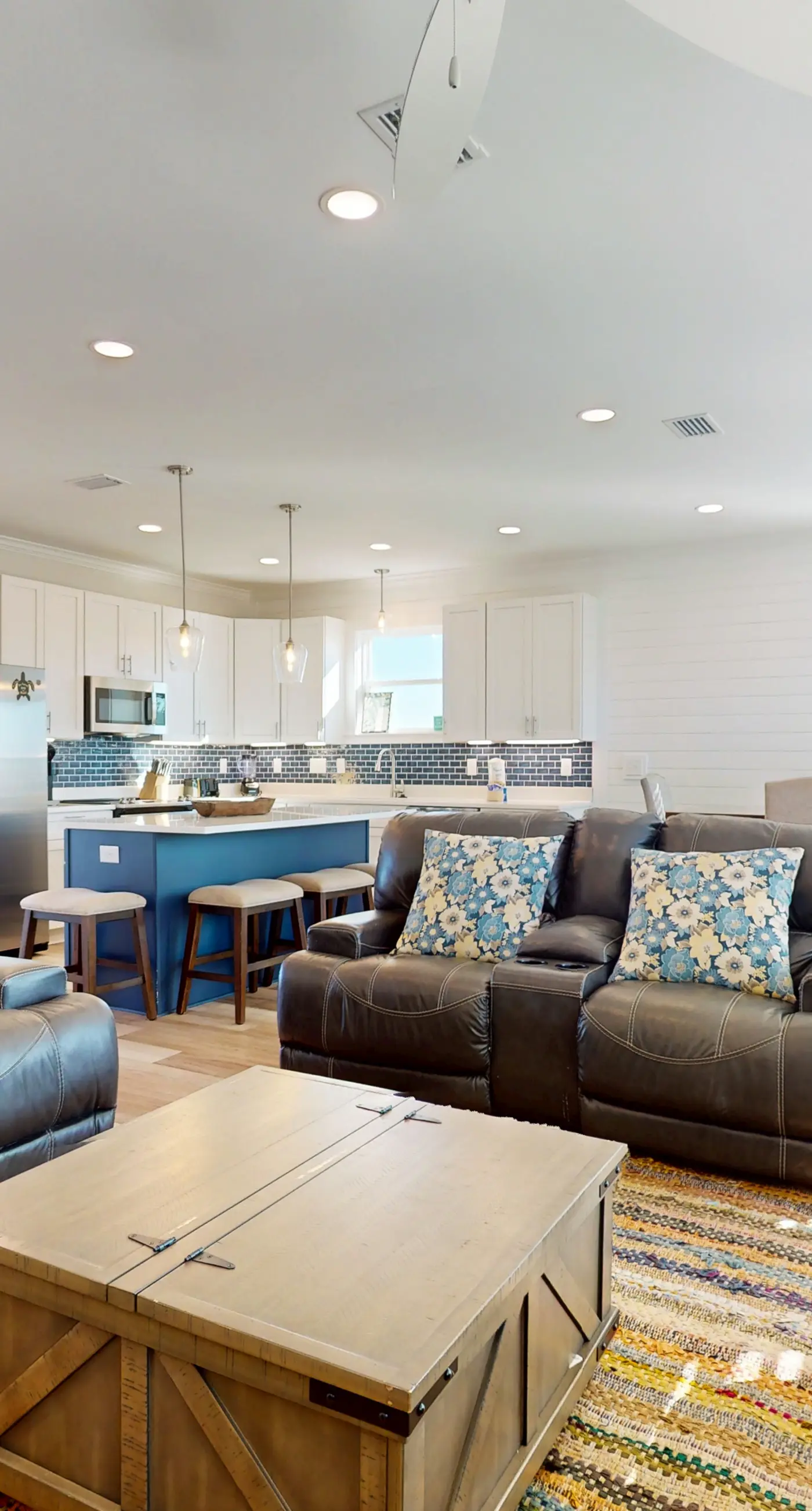 Dog friendly home with shared pool, hot tub and private washer and dryer