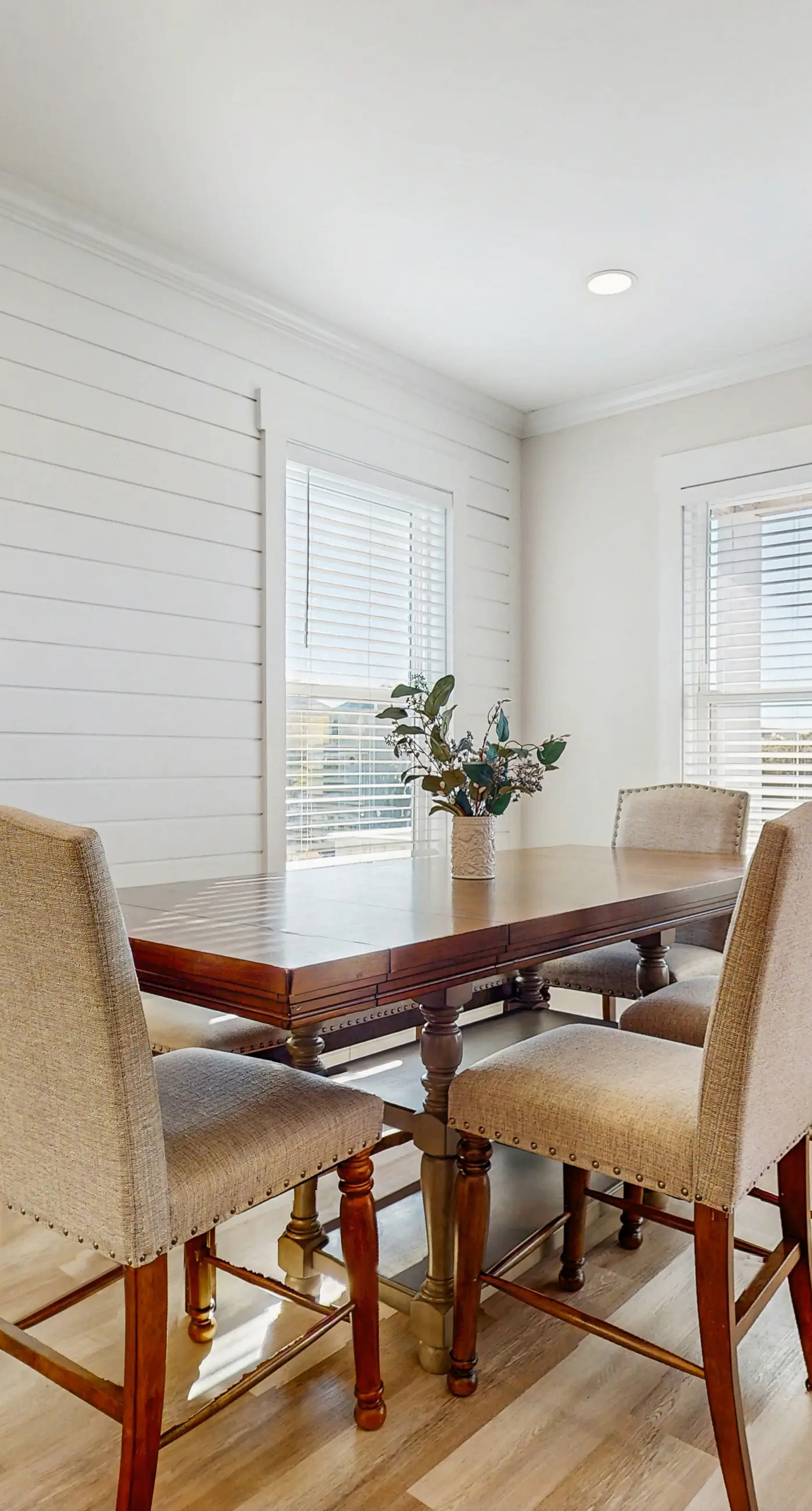 Dog friendly home with shared pool, hot tub and private washer and dryer