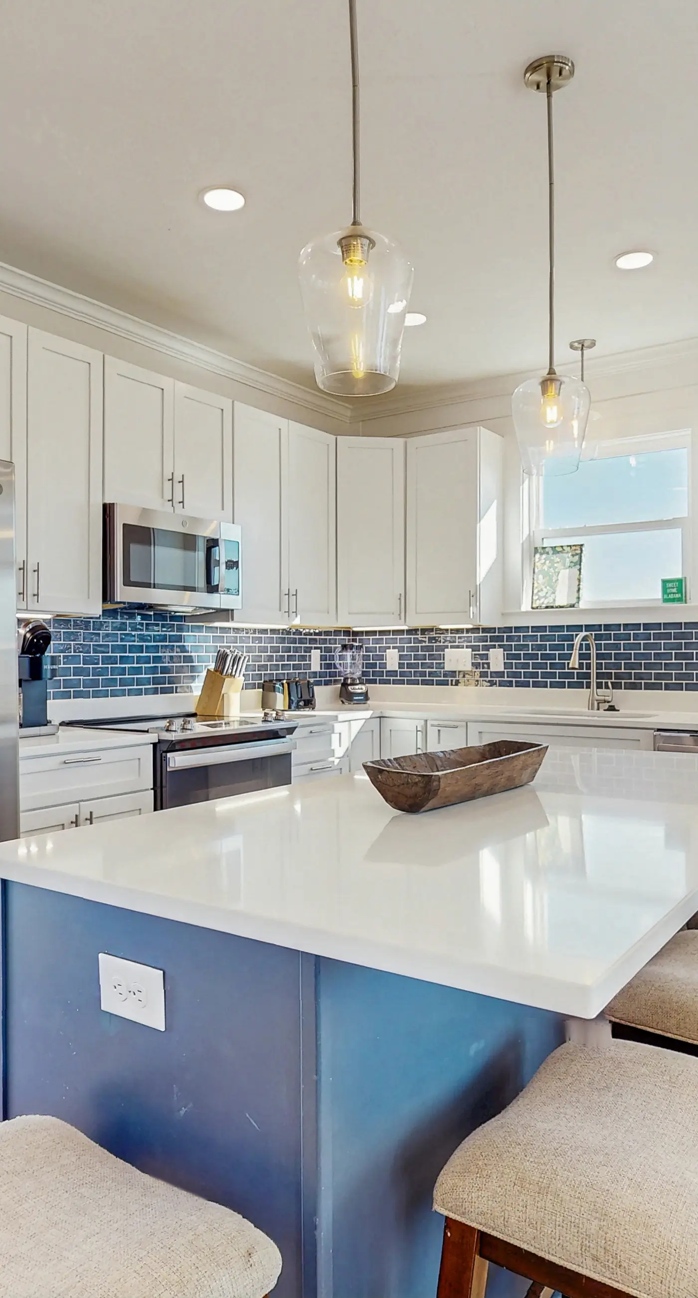 Dog friendly home with shared pool, hot tub and private washer and dryer