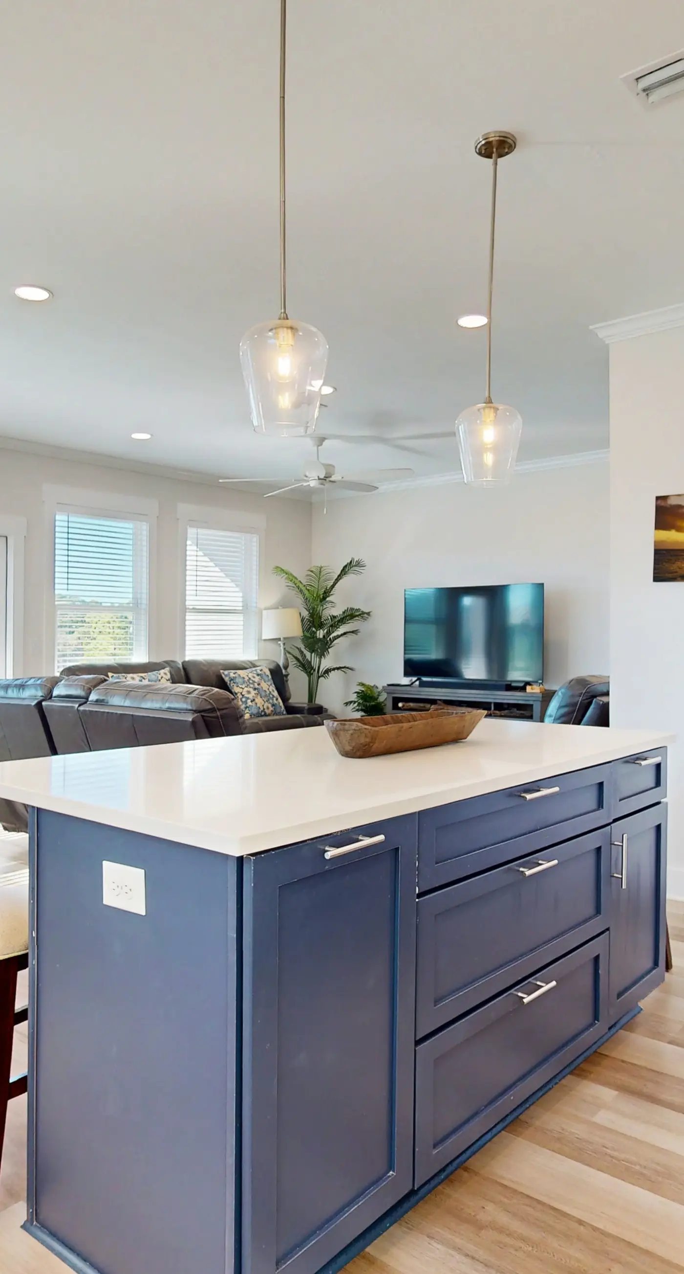 Dog friendly home with shared pool, hot tub and private washer and dryer