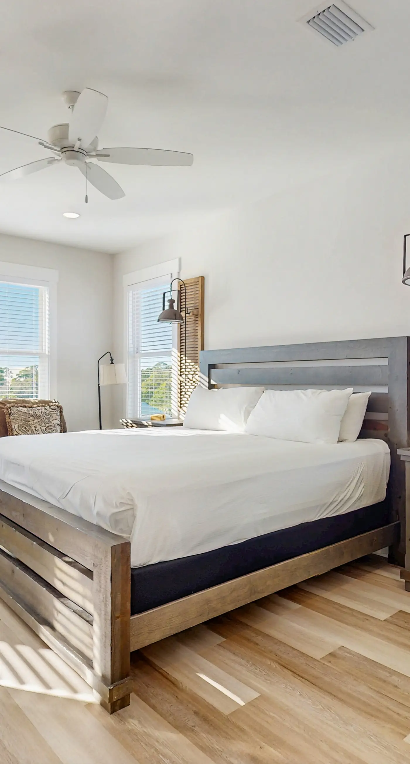 Dog friendly home with shared pool, hot tub and private washer and dryer