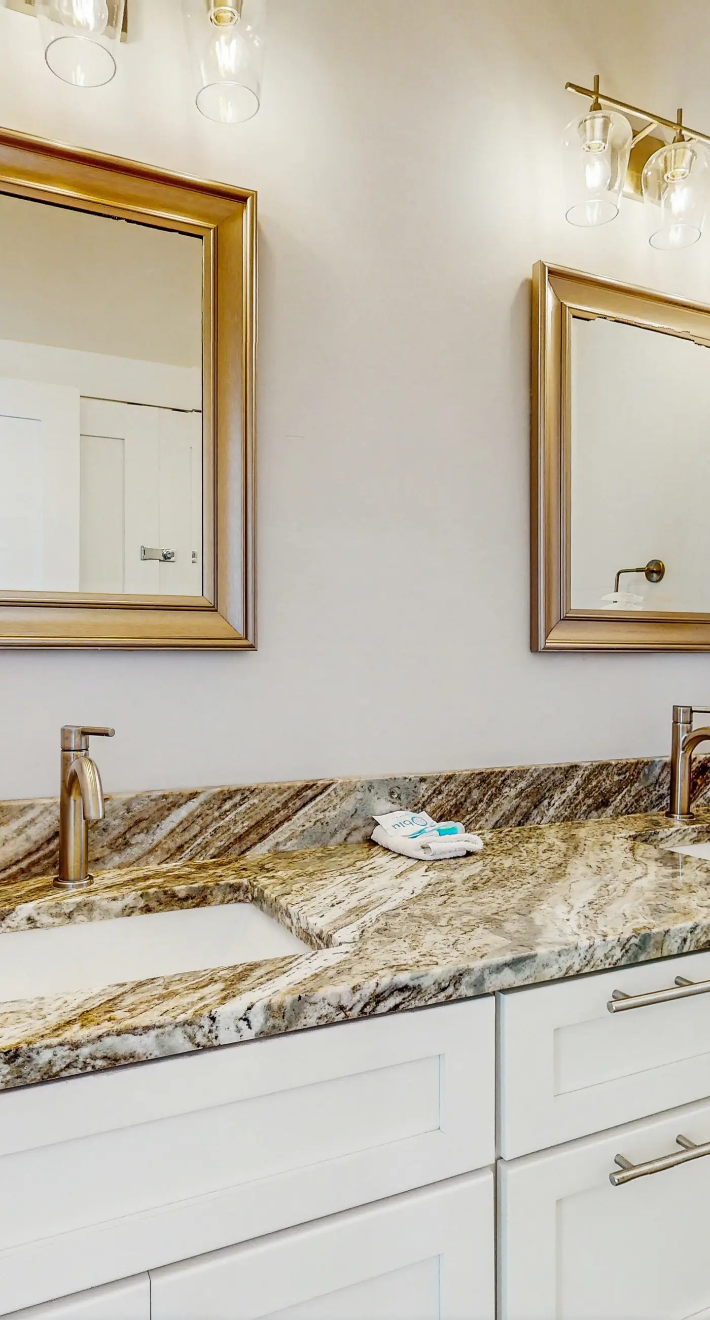 Dog friendly home with shared pool, hot tub and private washer and dryer