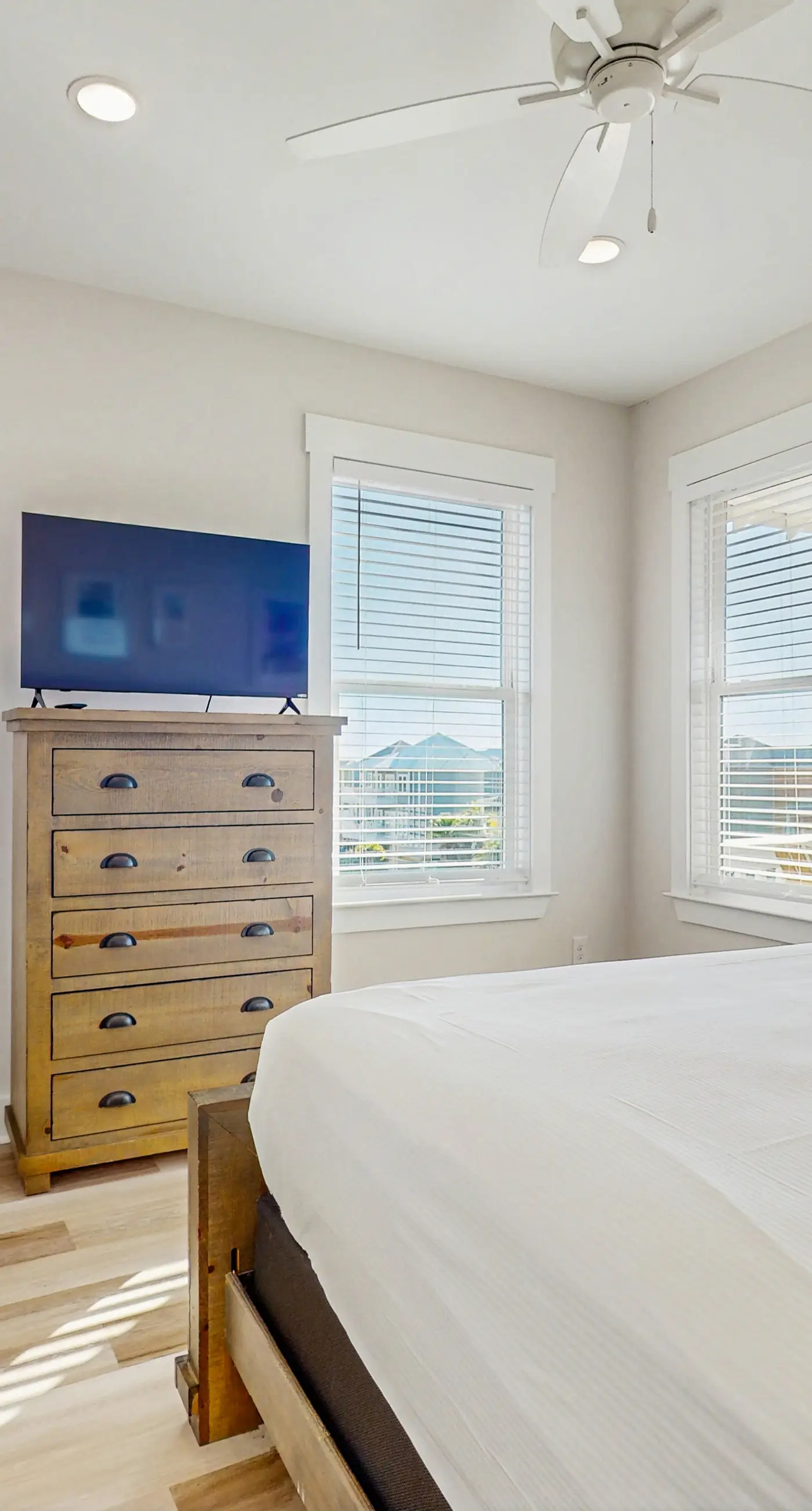 Dog friendly home with shared pool, hot tub and private washer and dryer