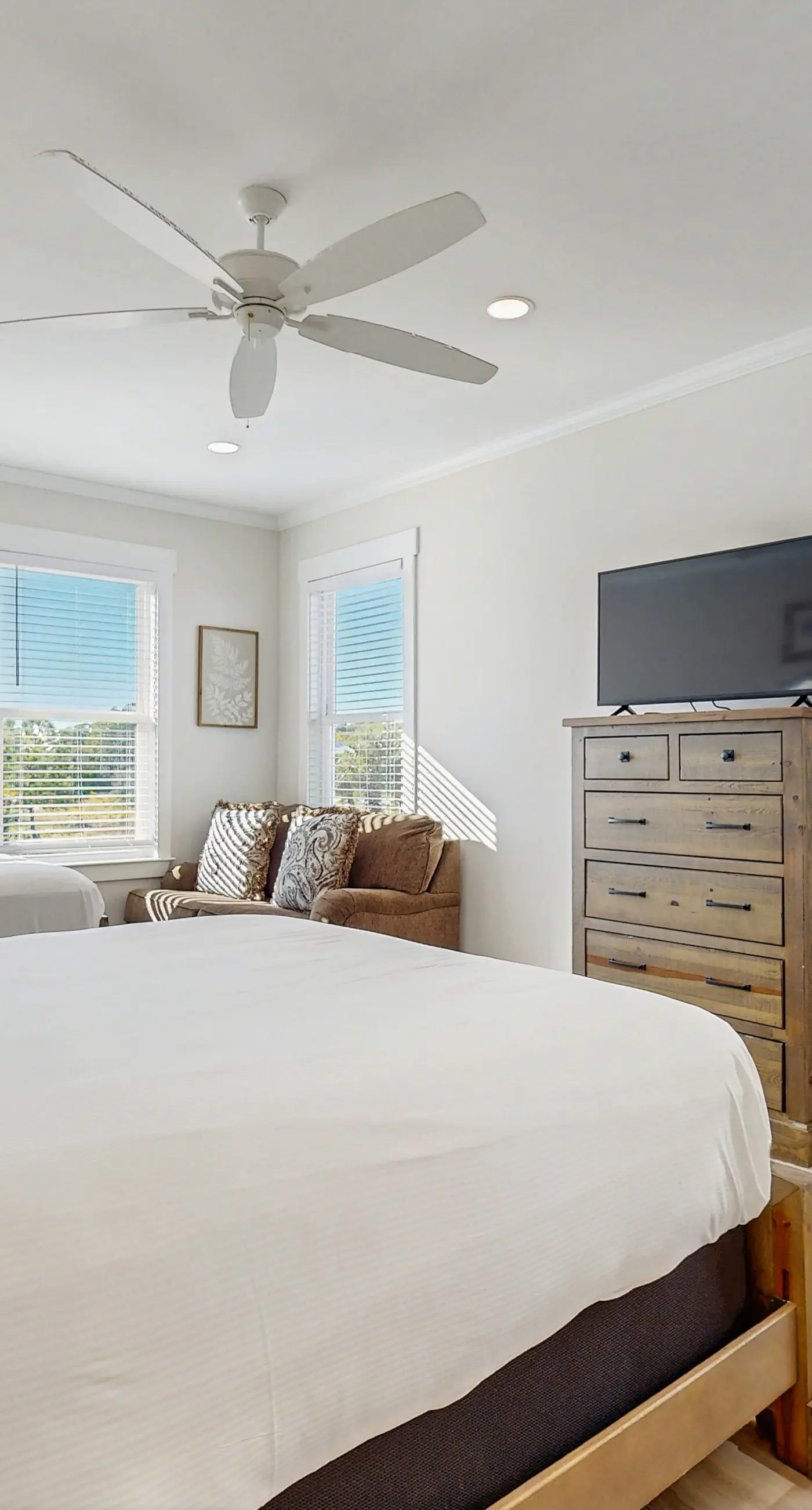 Dog friendly home with shared pool, hot tub and private washer and dryer