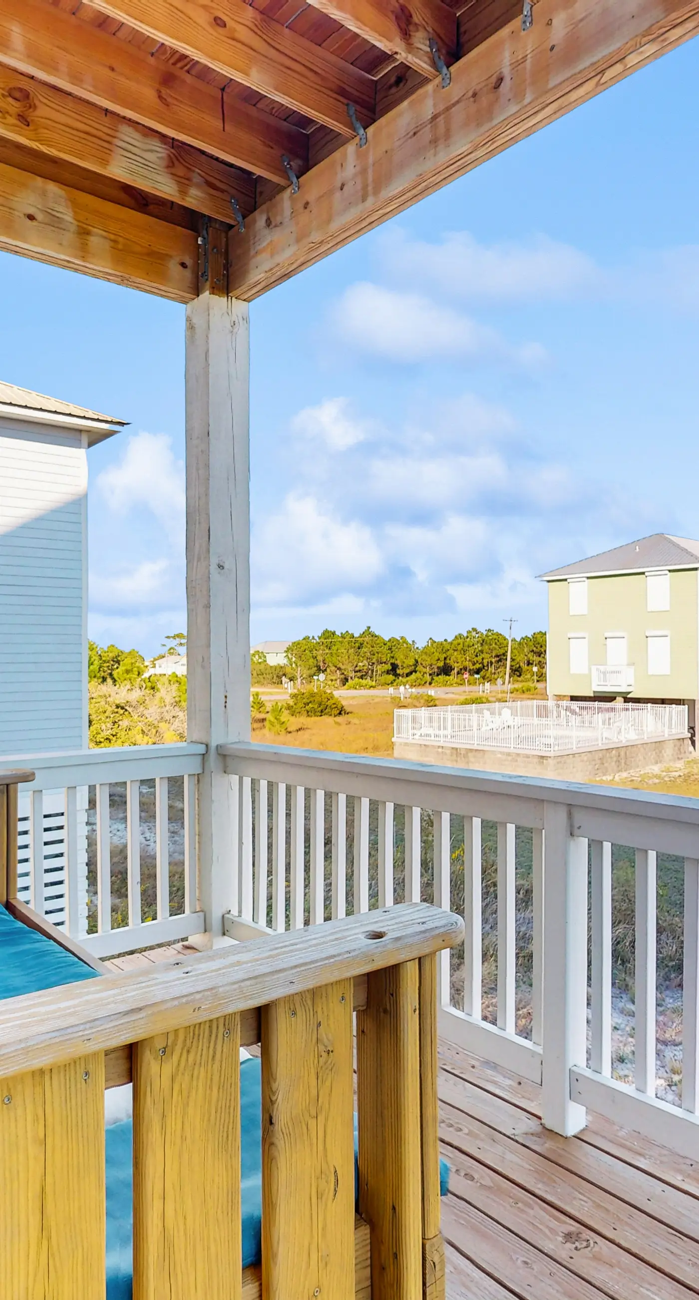 Dog friendly home with shared pool, hot tub and private washer and dryer