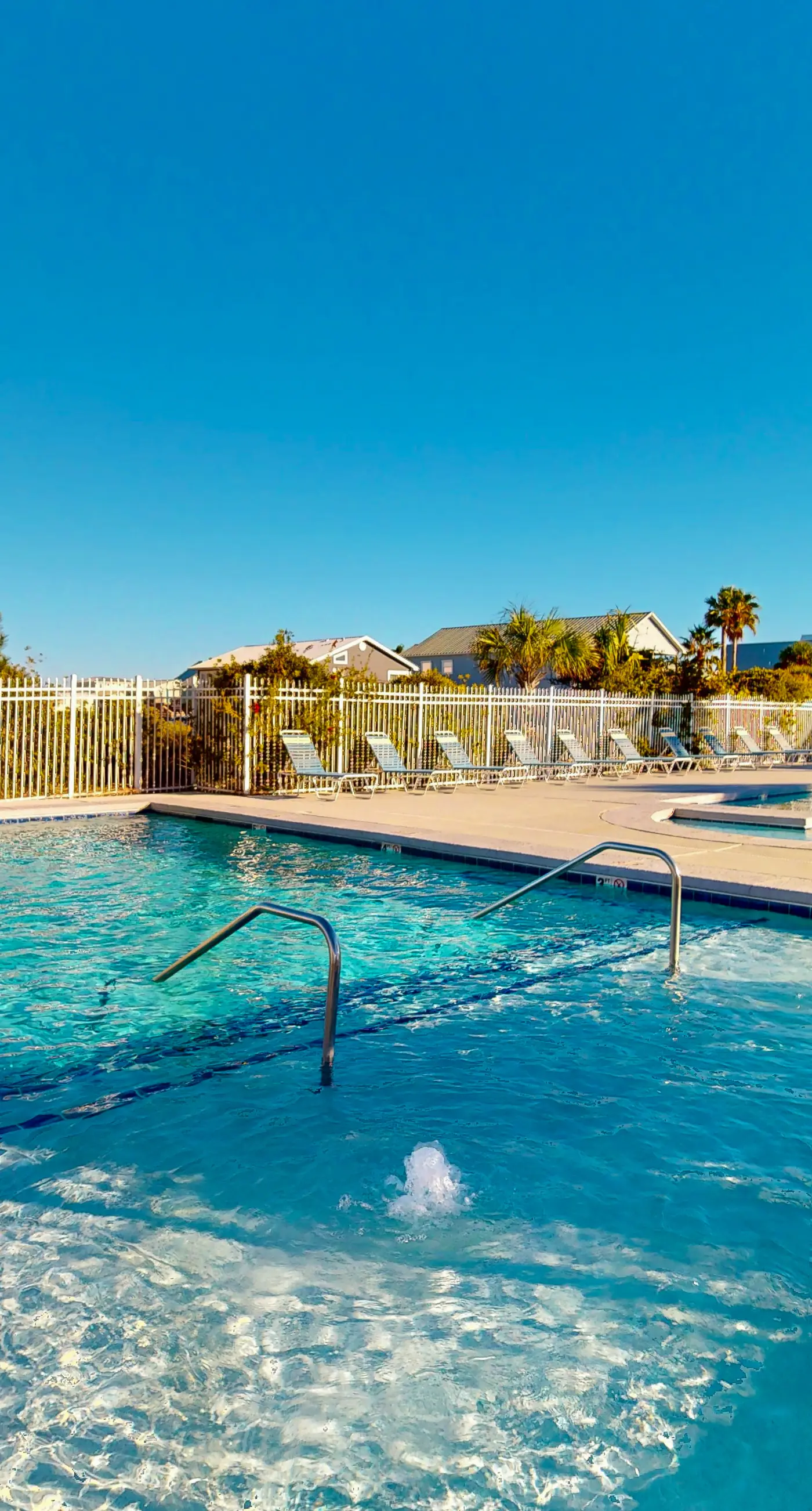 Dog friendly home with shared pool, hot tub and private washer and dryer