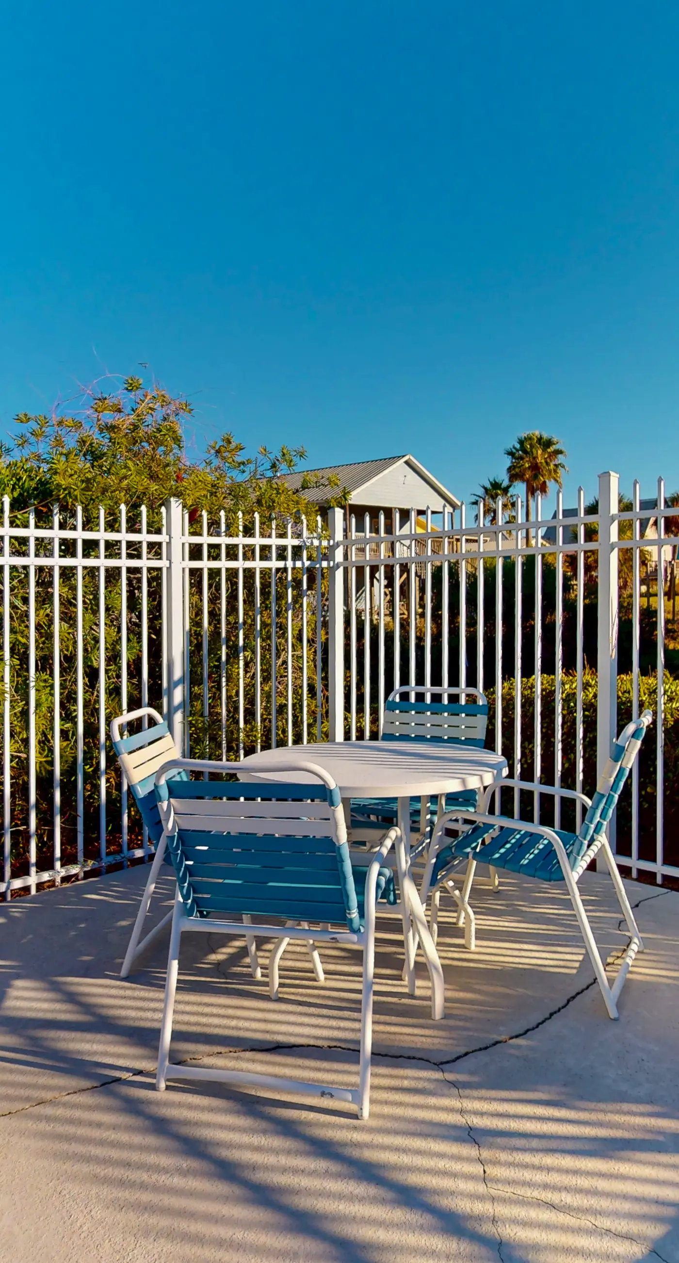 Dog friendly home with shared pool, hot tub and private washer and dryer