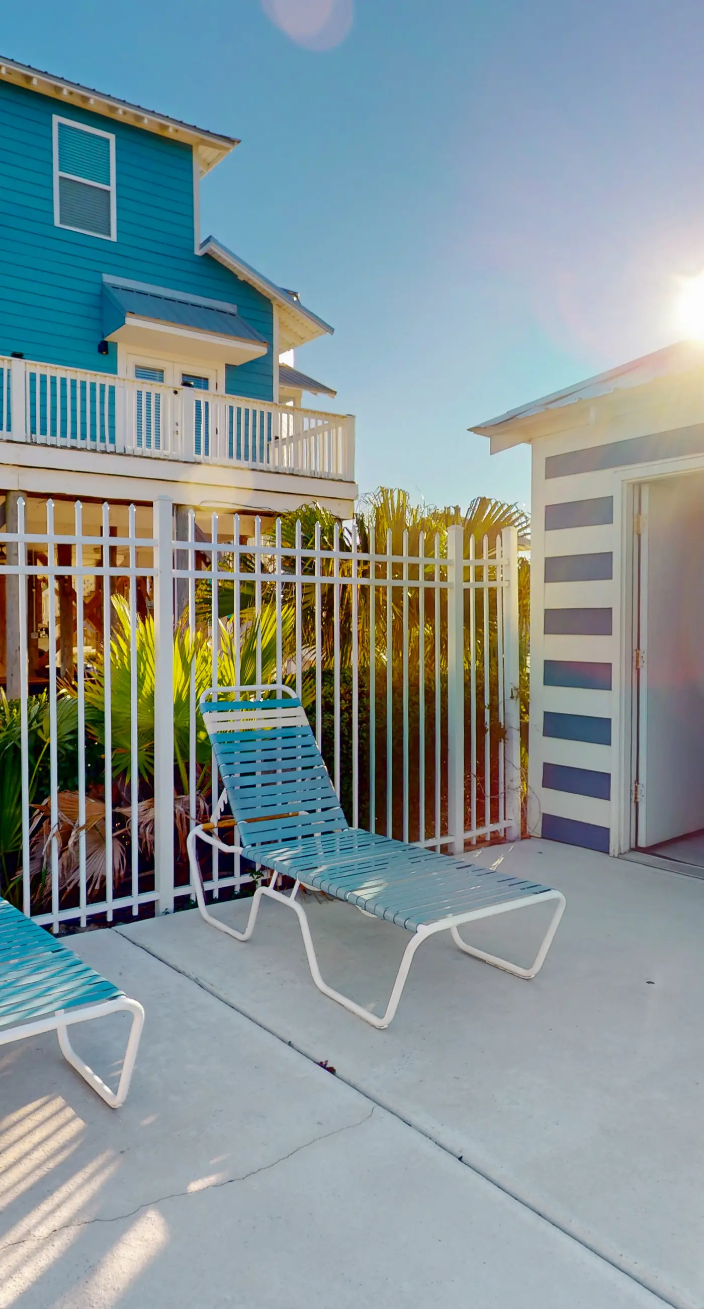 Dog friendly home with shared pool, hot tub and private washer and dryer