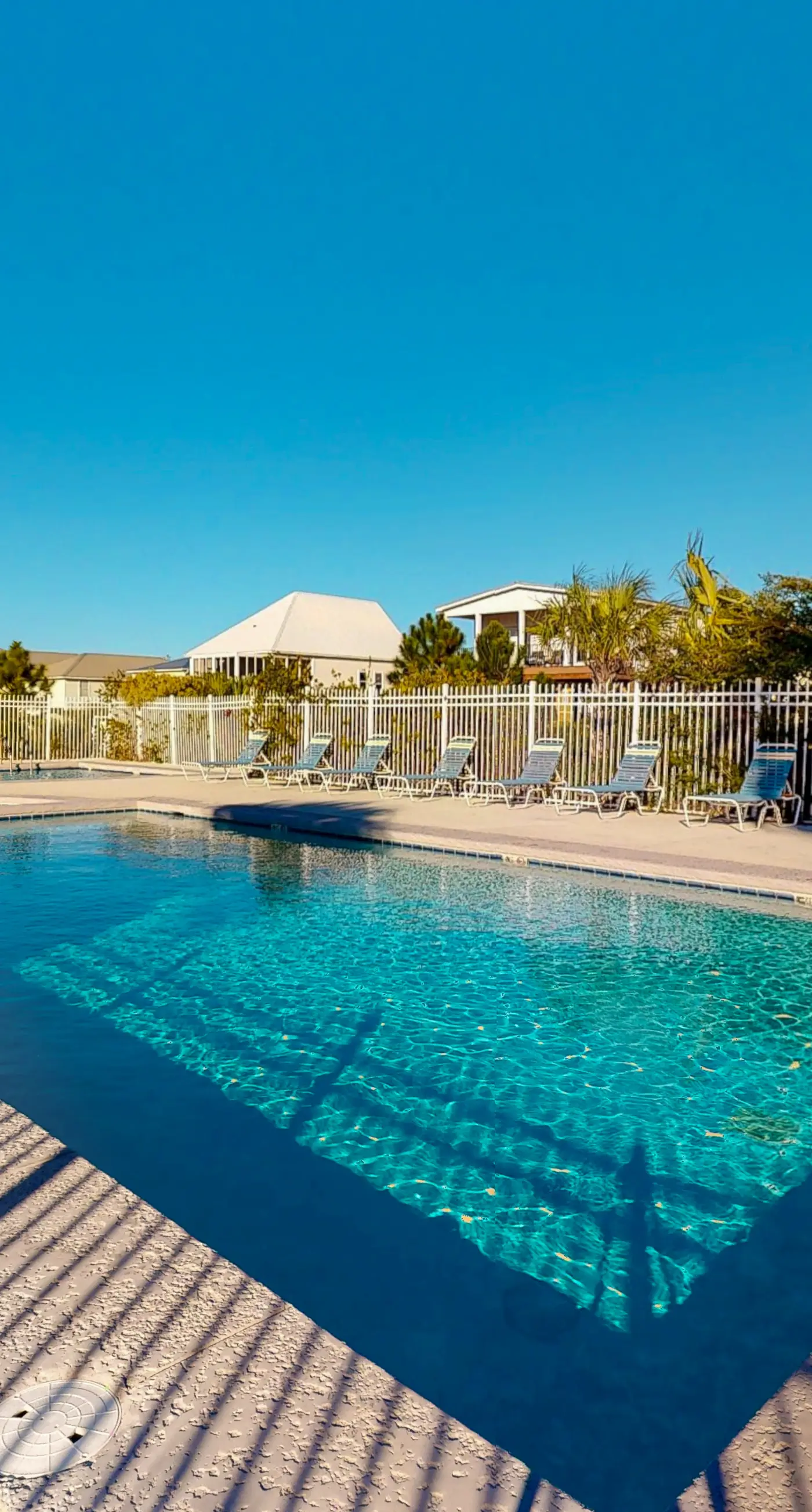 Dog friendly home with shared pool, hot tub and private washer and dryer