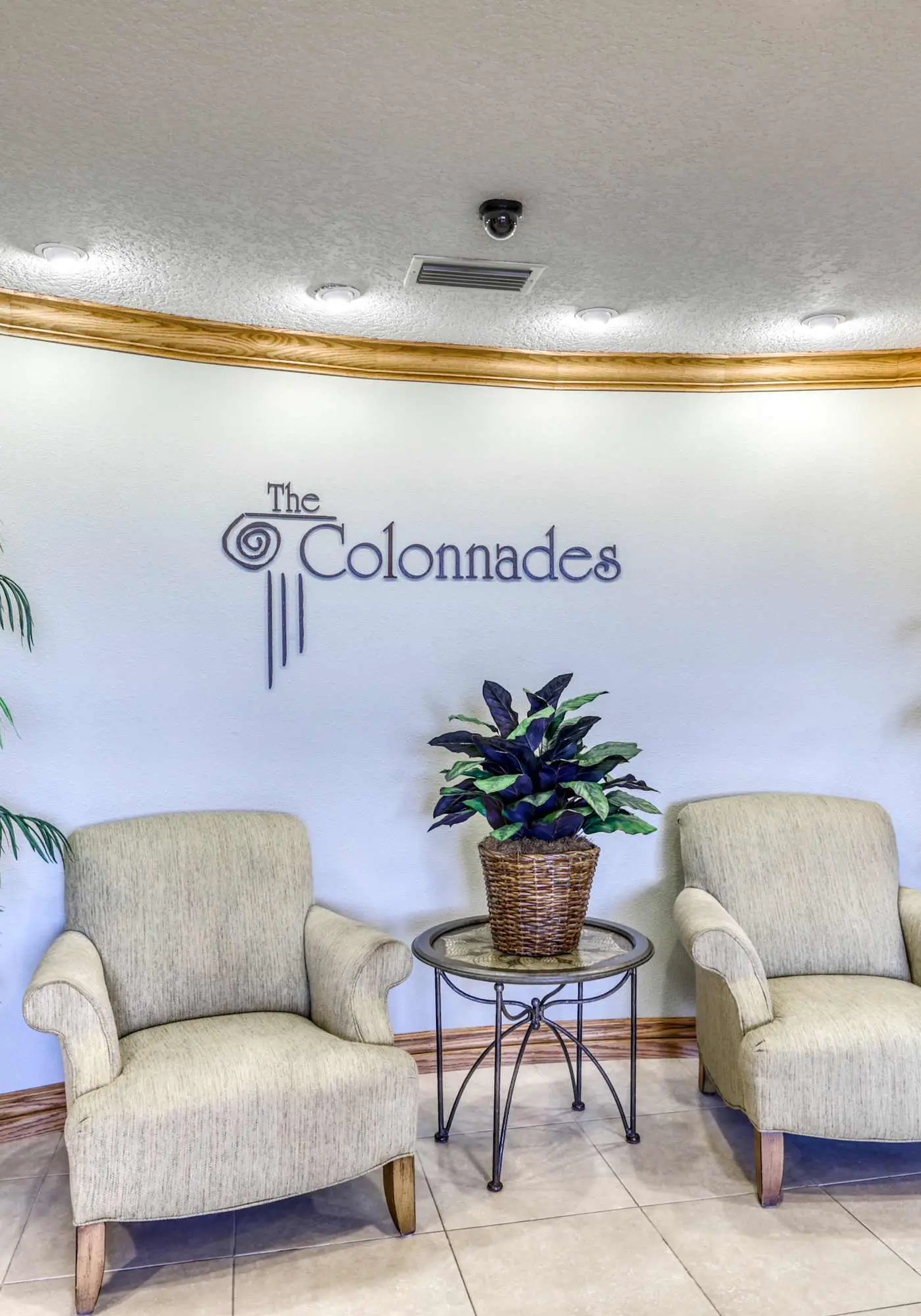Beachfront condo w/ amazing view, balcony & community pool/hot tub/gym