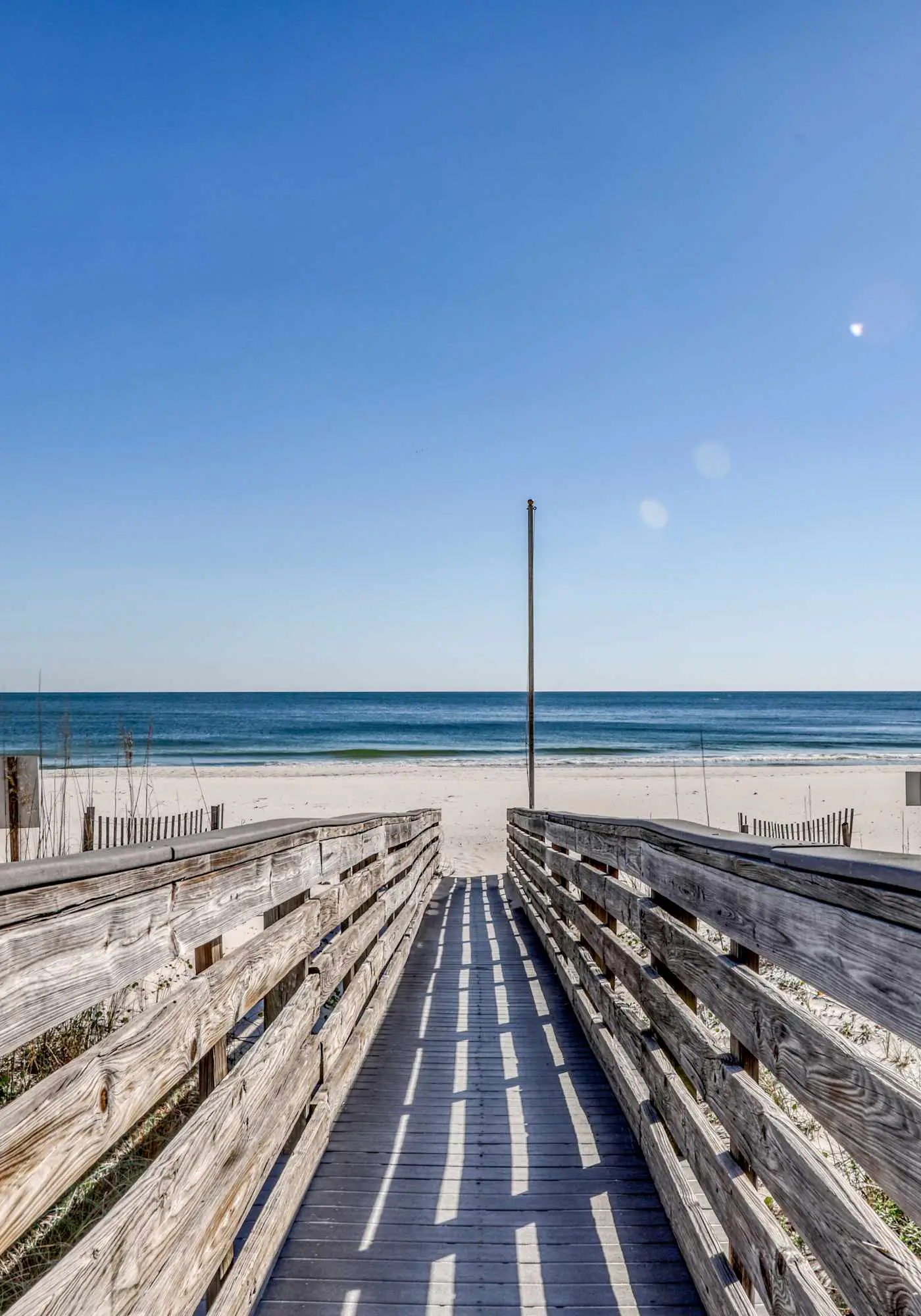Beachfront condo w/ amazing view, balcony & community pool/hot tub/gym