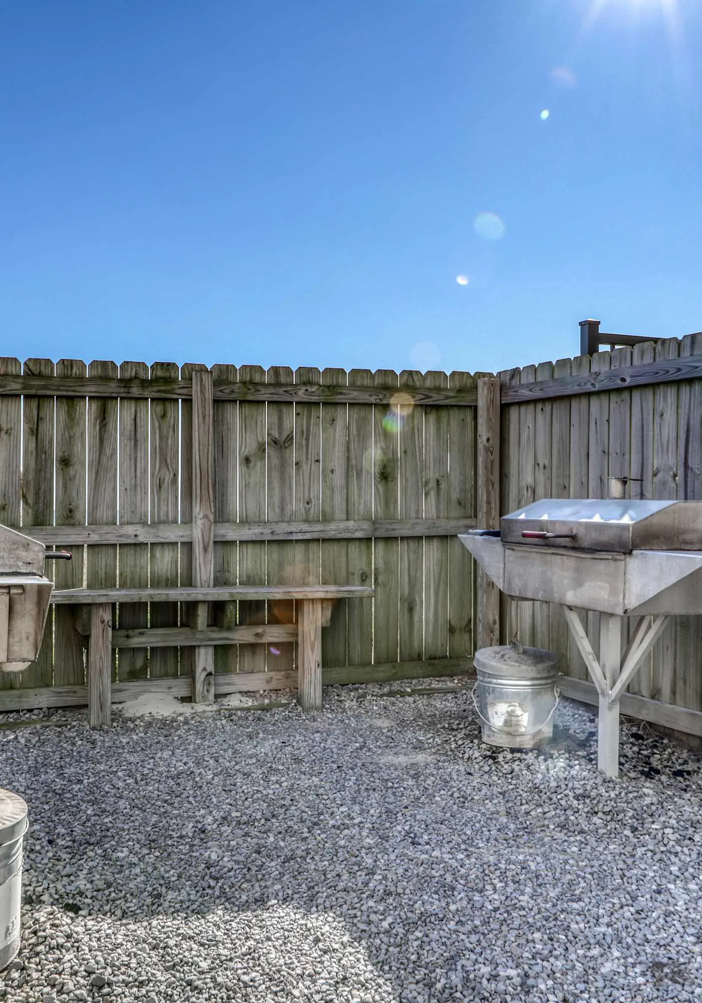 Beachfront condo w/ amazing view, balcony & community pool/hot tub/gym