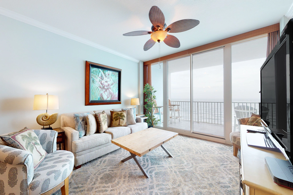 Remodeled Beachfront Condo w/ Multiple Resort Pools, Hot Tubs, & Gym