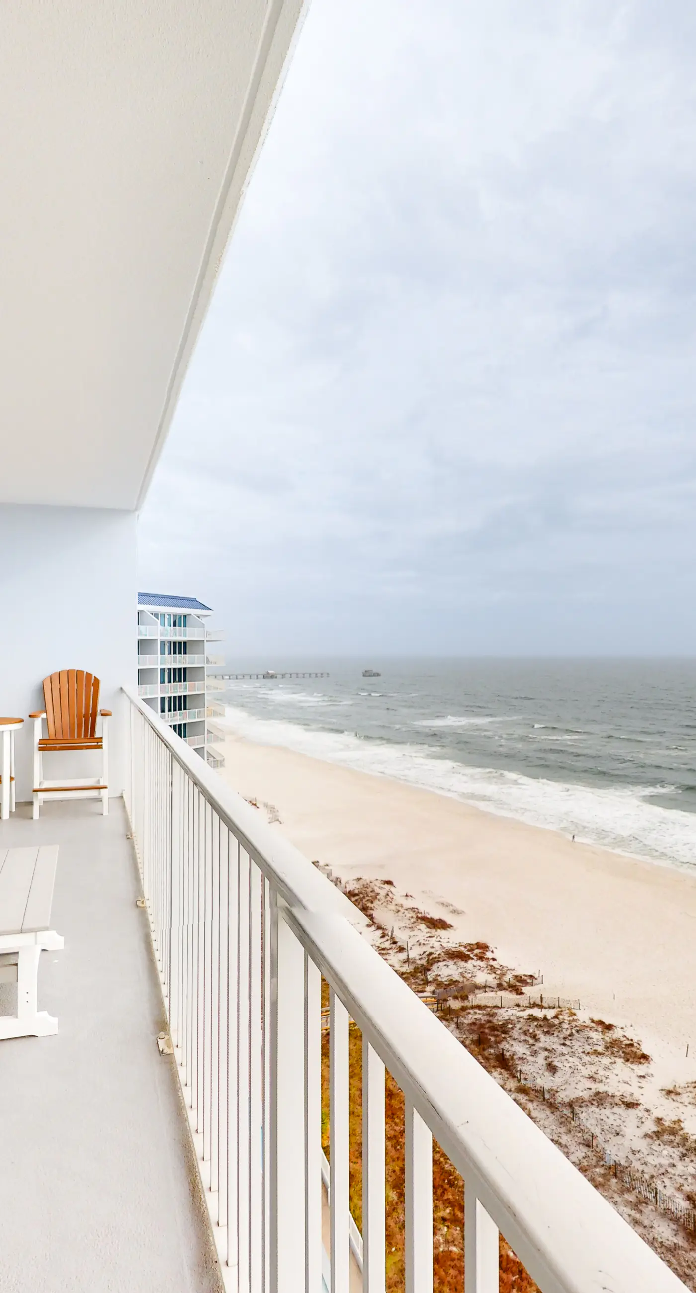Remodeled Beachfront Condo w/ Multiple Resort Pools, Hot Tubs, & Gym