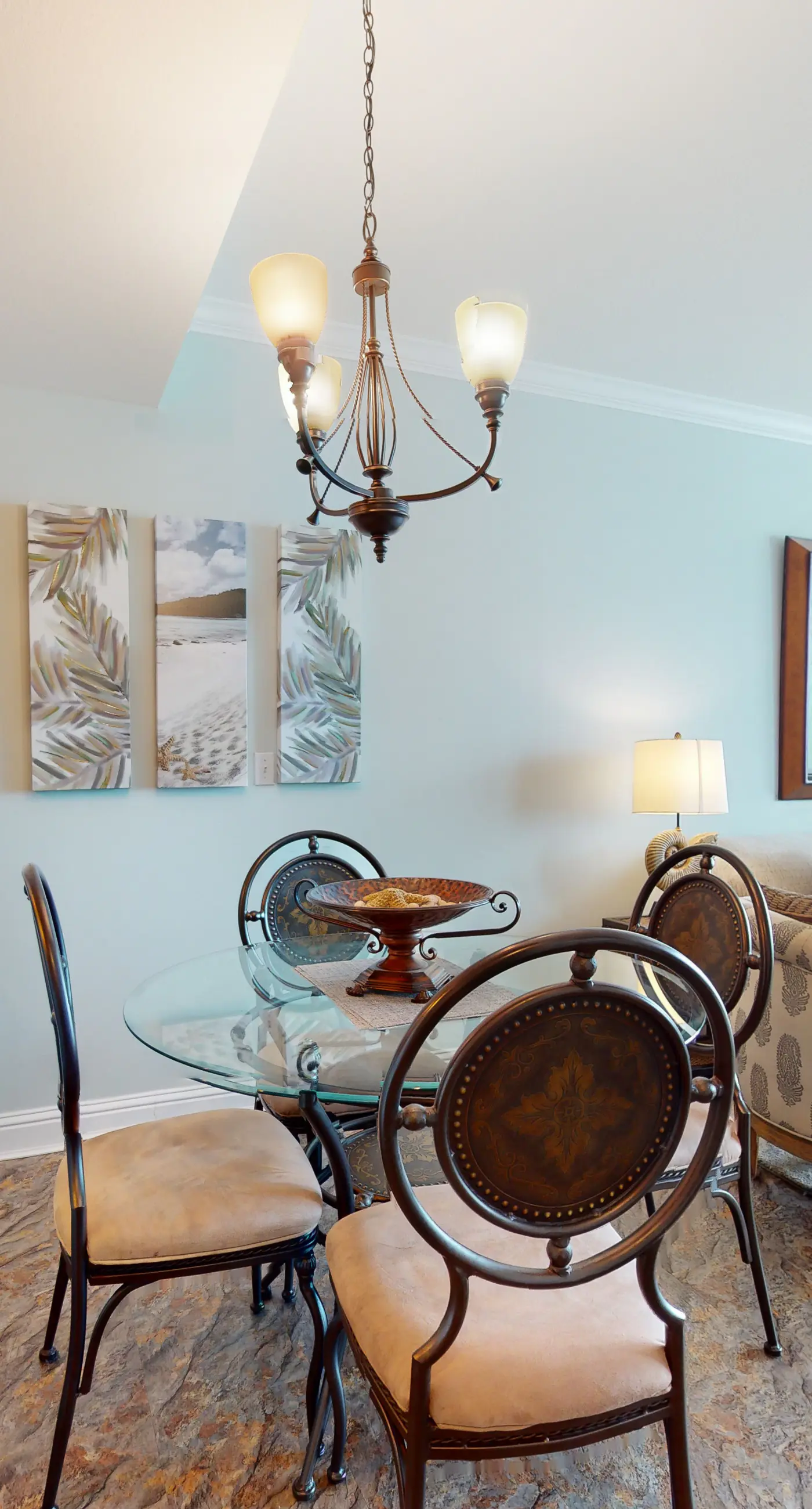 Remodeled Beachfront Condo w/ Multiple Resort Pools, Hot Tubs, & Gym